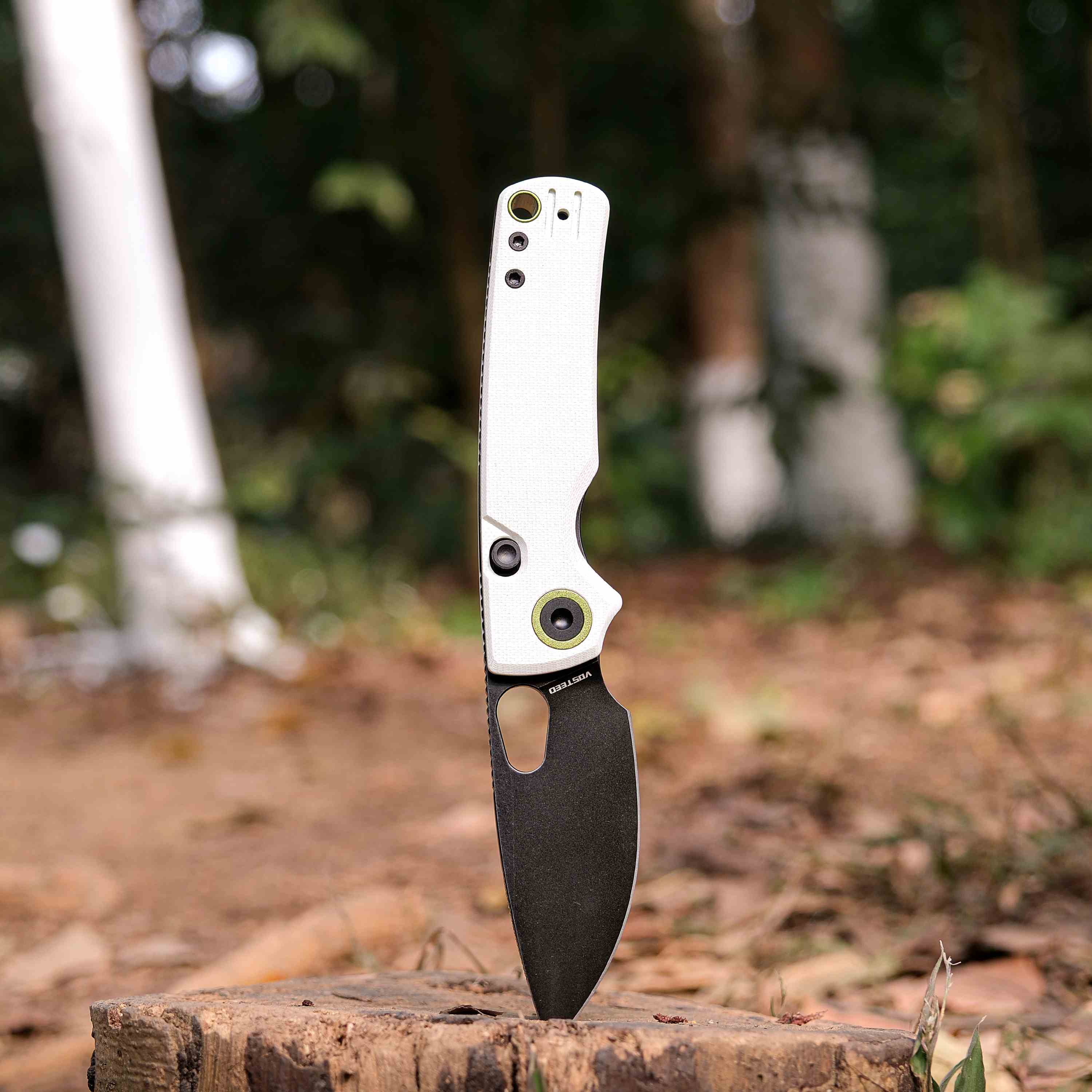 Vosteed Porcupine knife, black blade and white G10 handle