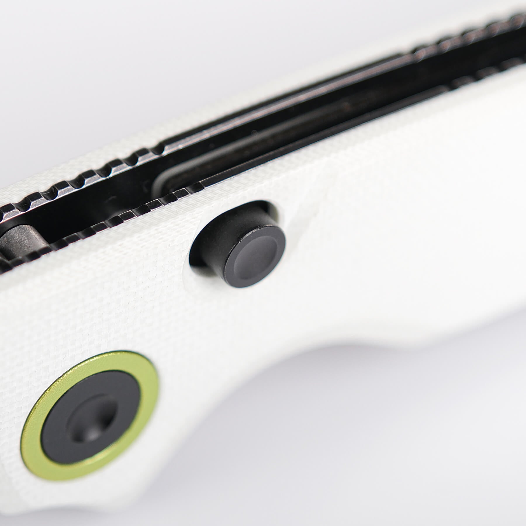 Vosteed Porcupine knife details - Liner Lock Button