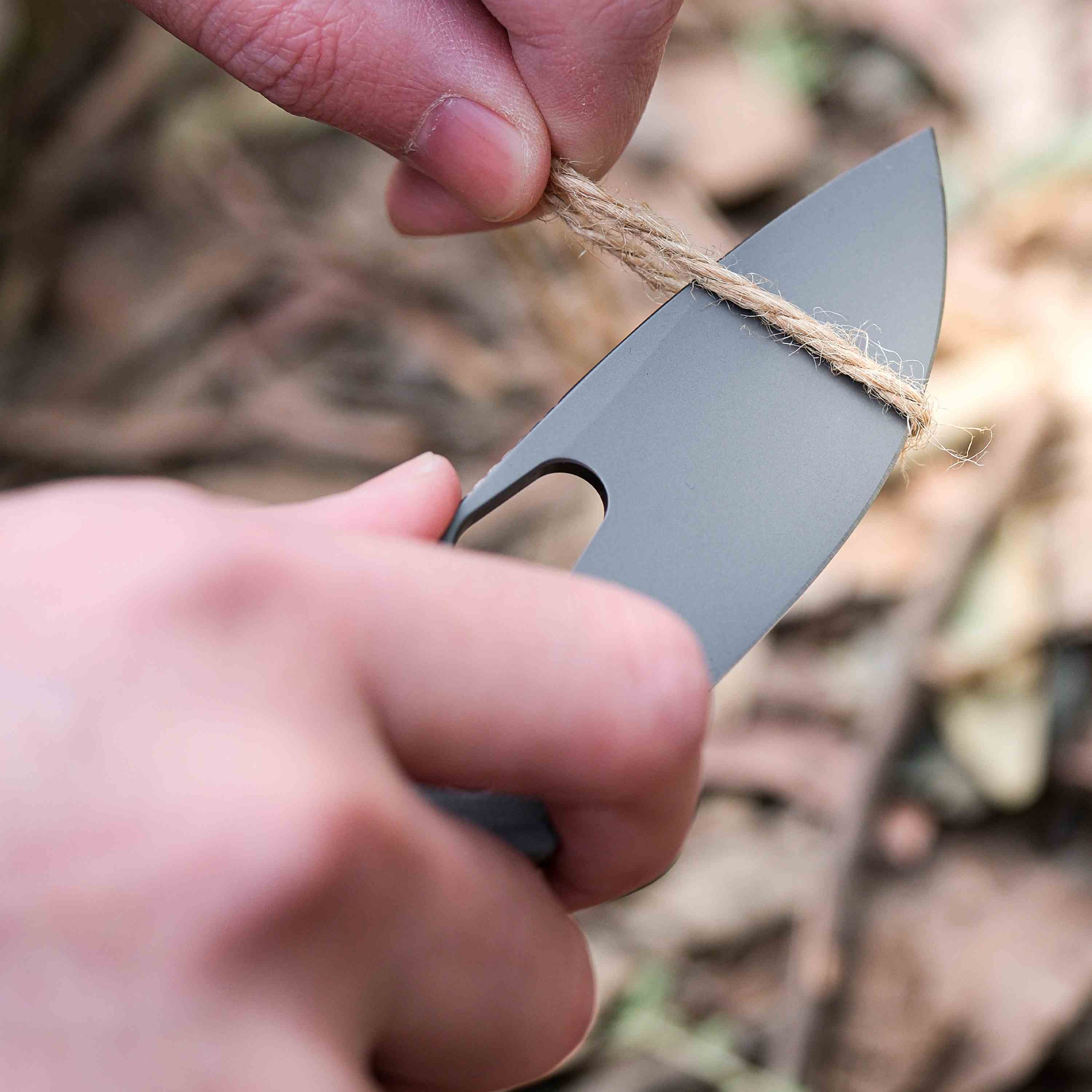 Vosteed Porcupine knife cutting rope