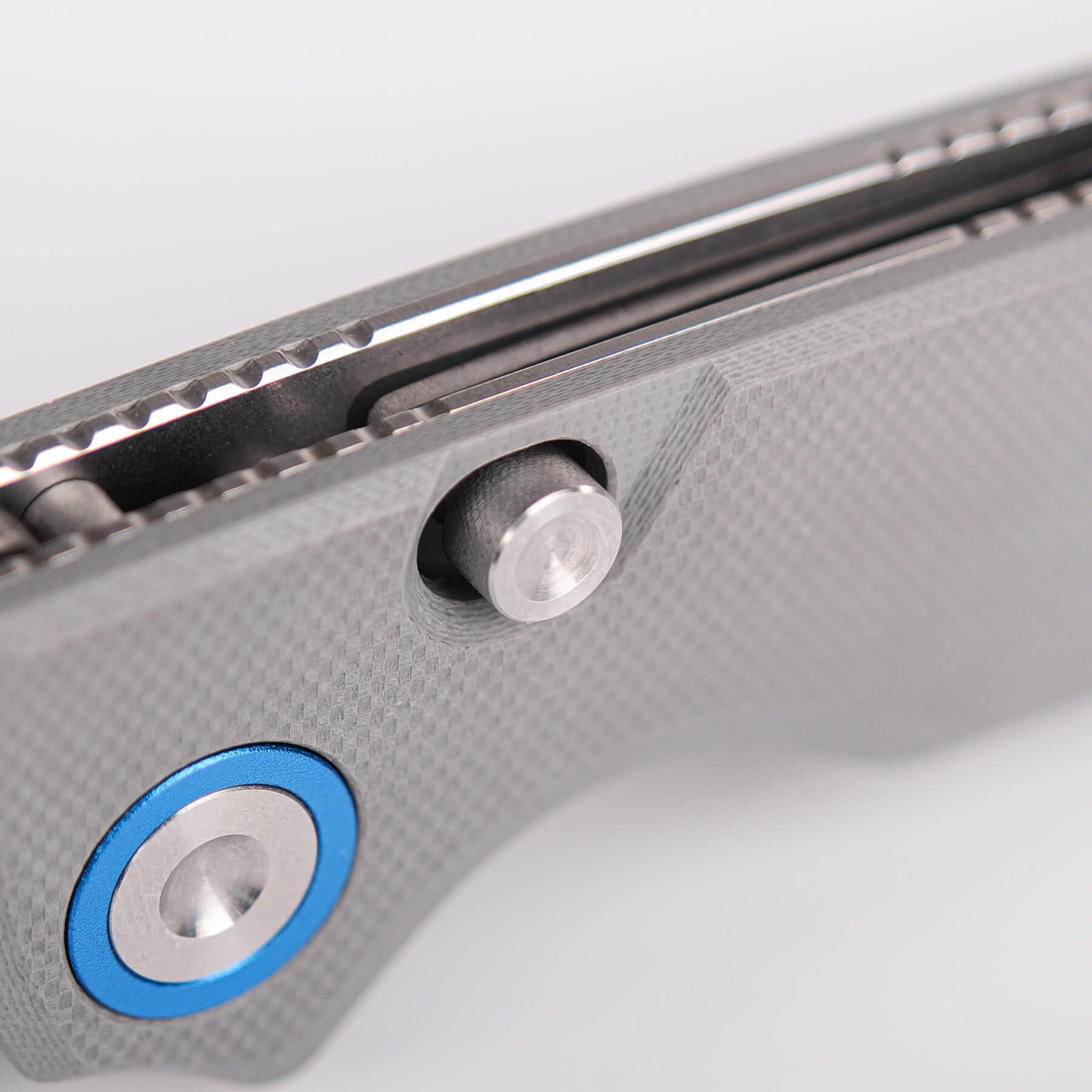 Vosteed Porcupine knife handle detail: Pivot and blue accented button