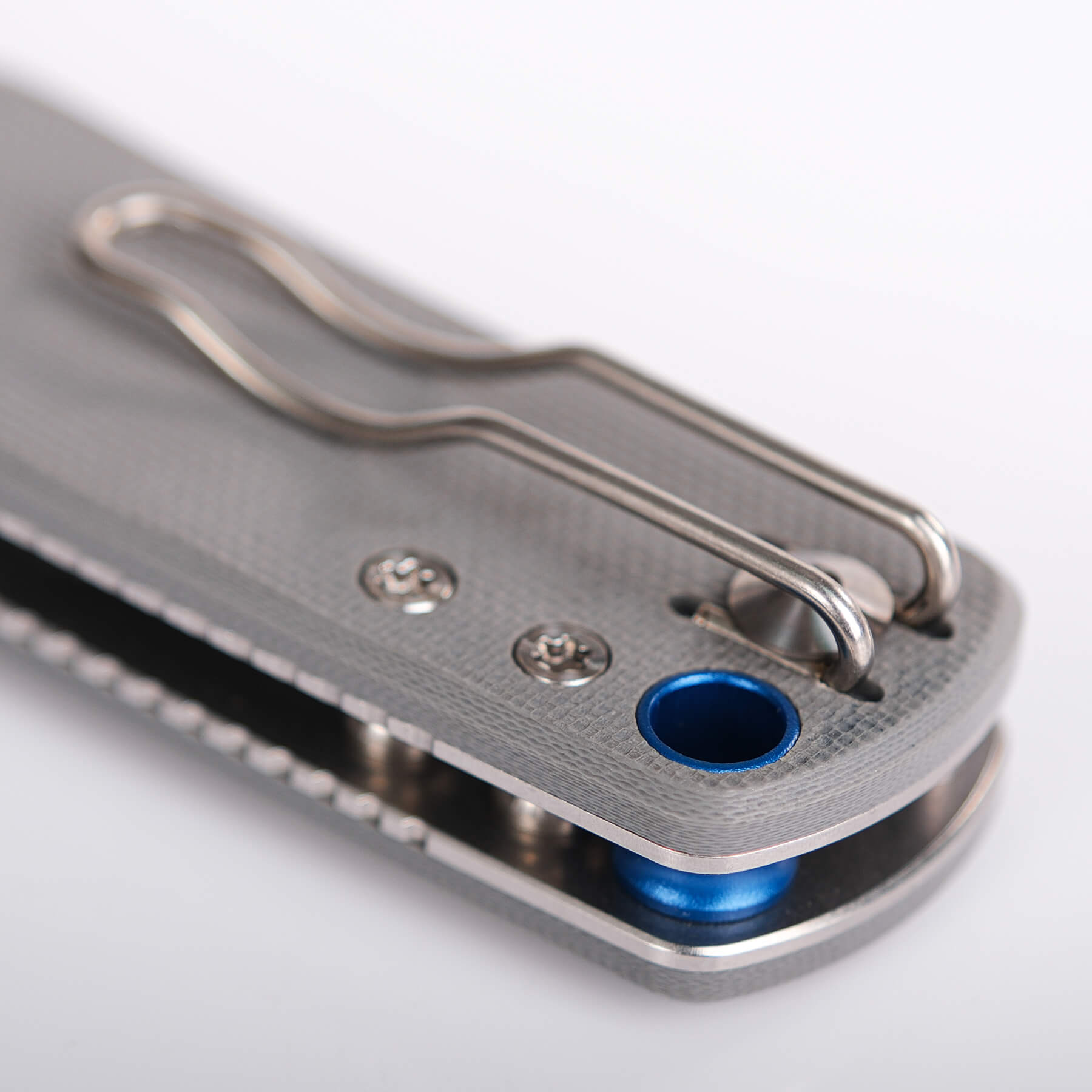 Vosteed Porcupine knife handle detail with pocket clip and blue pivot collar