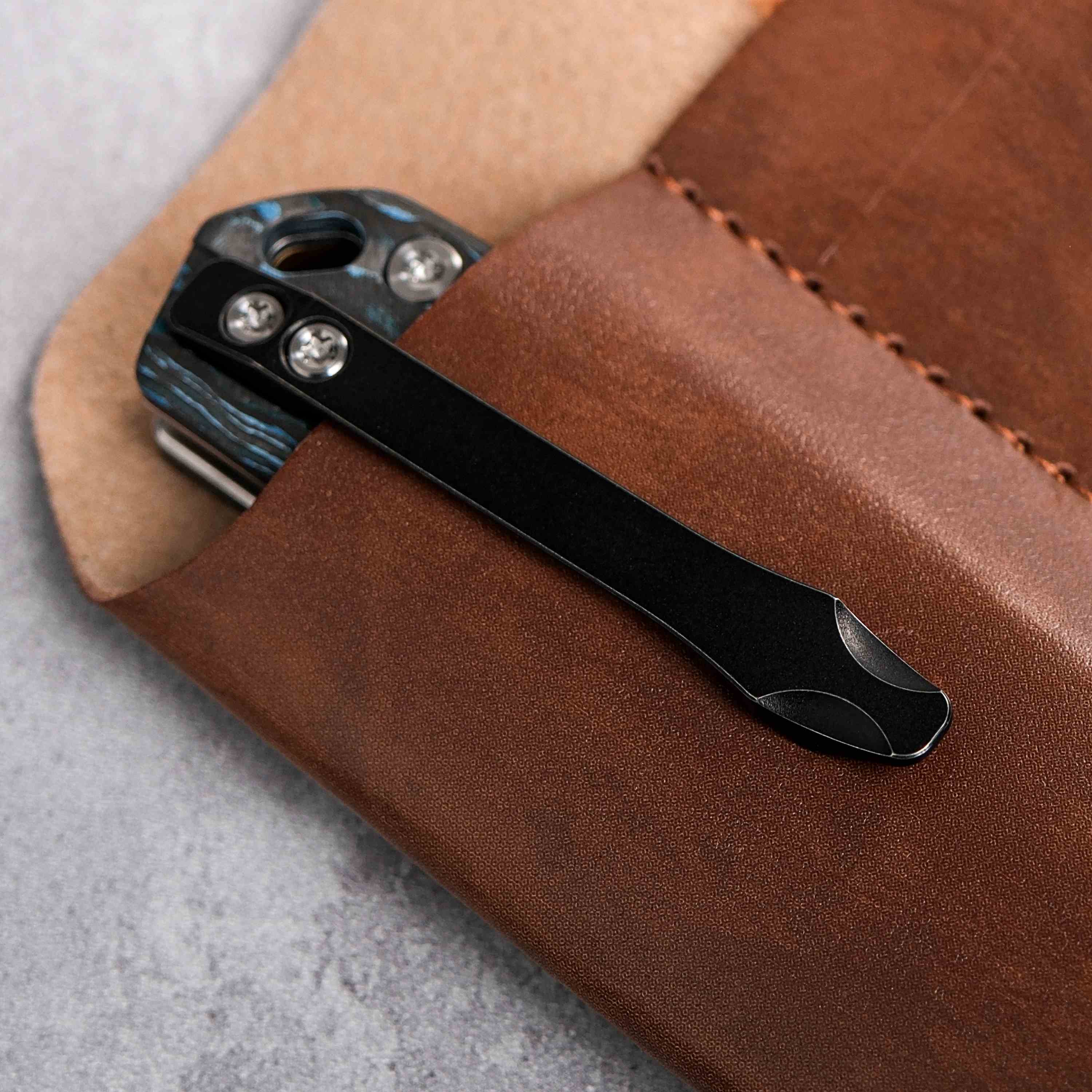 Vosteed Psyop knife in leather sheath