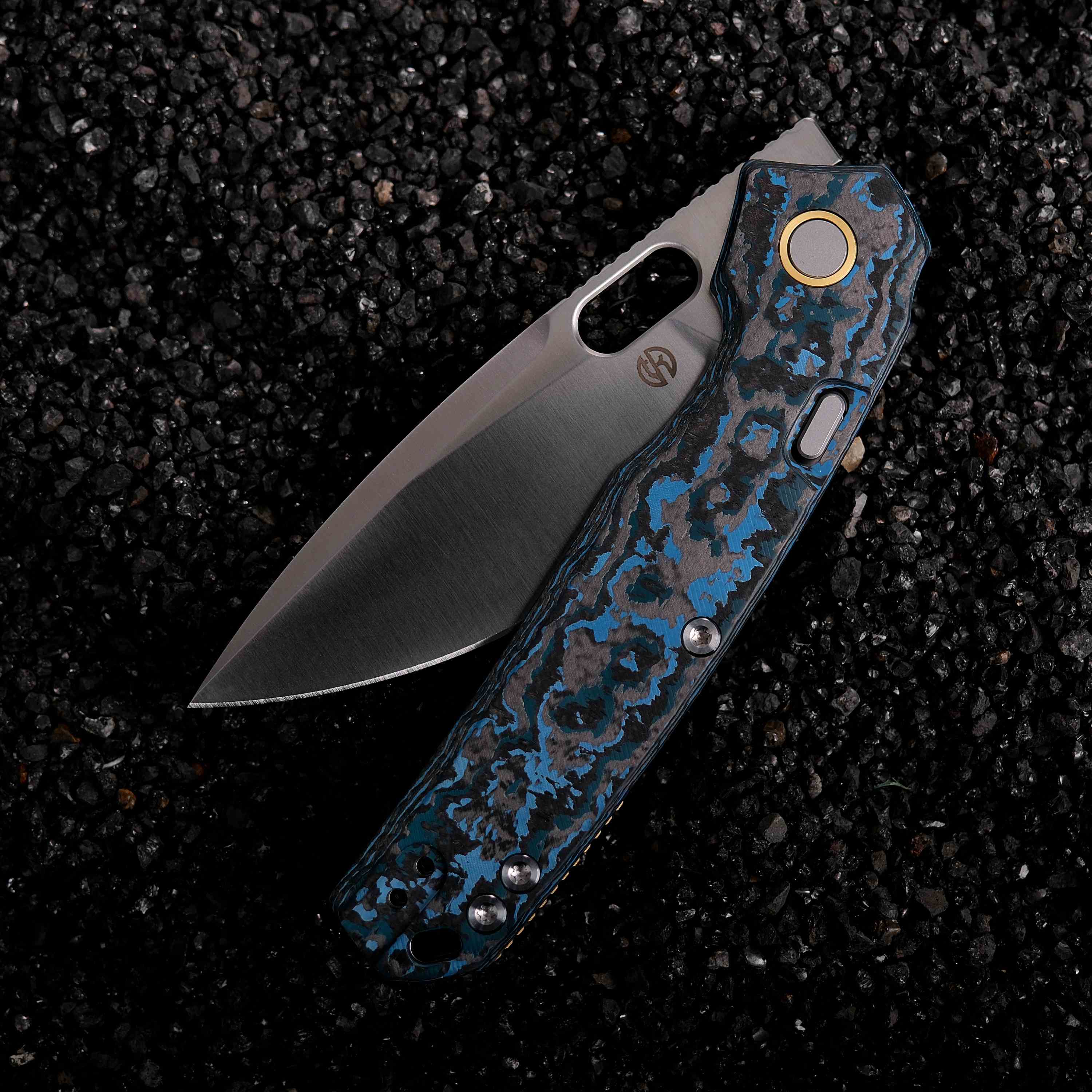 Vosteed Psyop Arctic Storm knife detail, Elmax blade and Fat Carbon