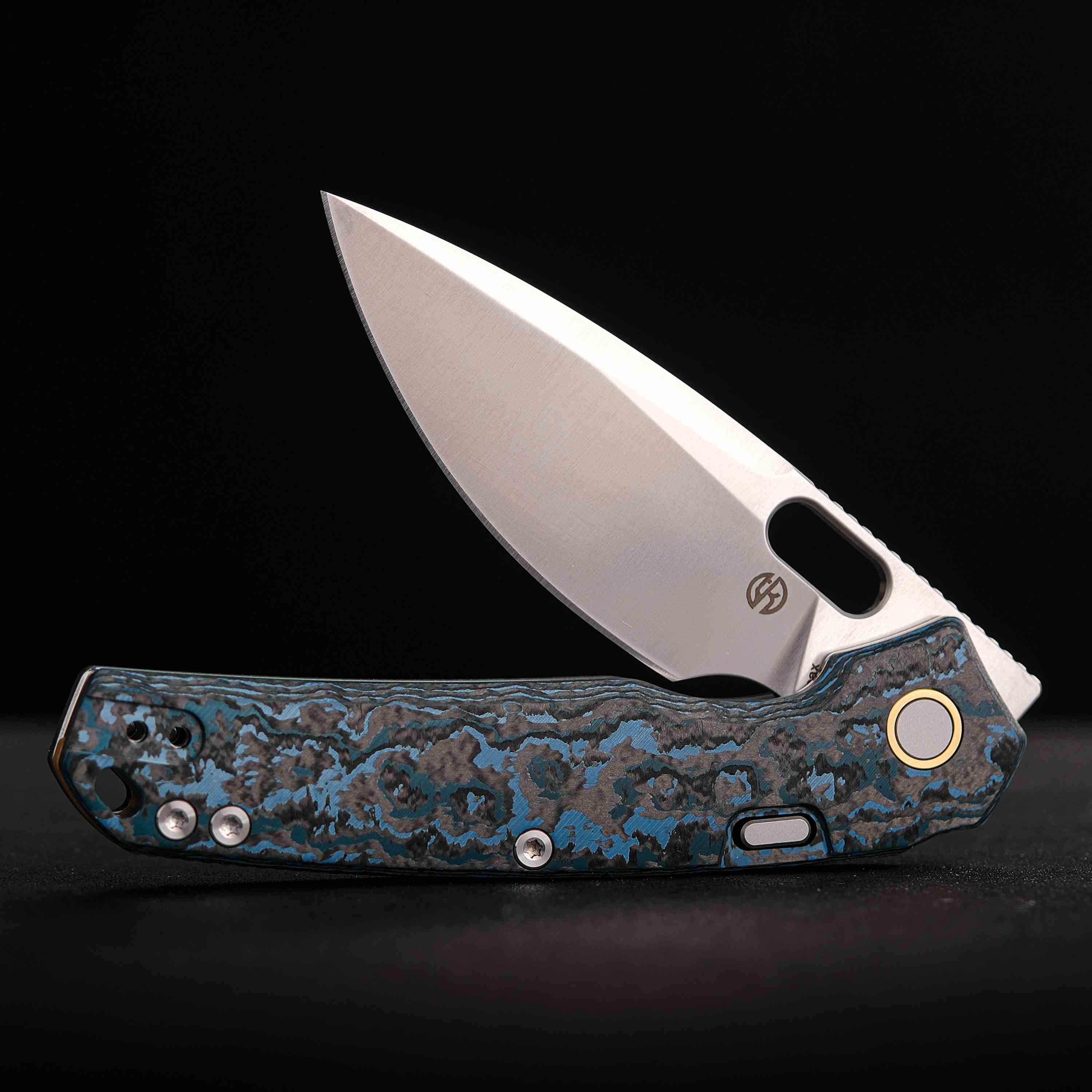 Vosteed Psyop Arctic Storm knife - Elmax blade, Fat Carbon handle detail
