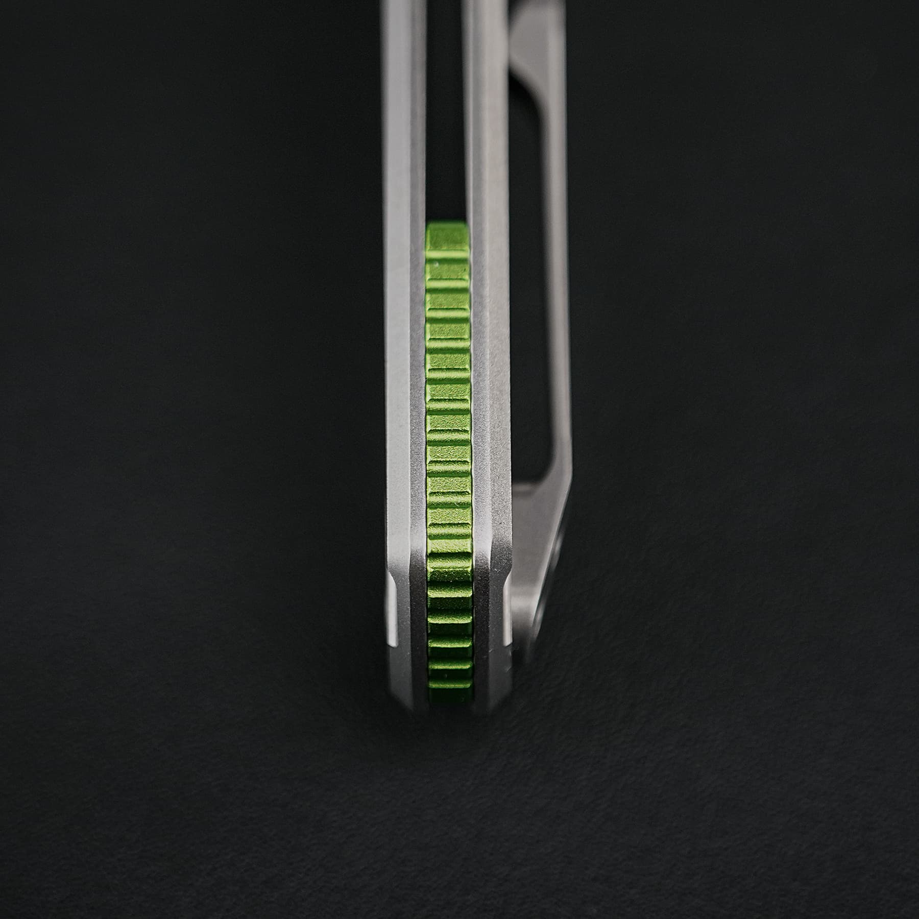 Raccoon® TiSlim™ - Crossbar Lock (3.18" 154CM Blade & Titanium Handle) - A4501