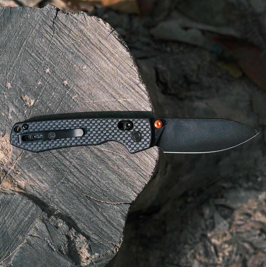 Vosteed Raccoon Knife on Wood - Black Blade