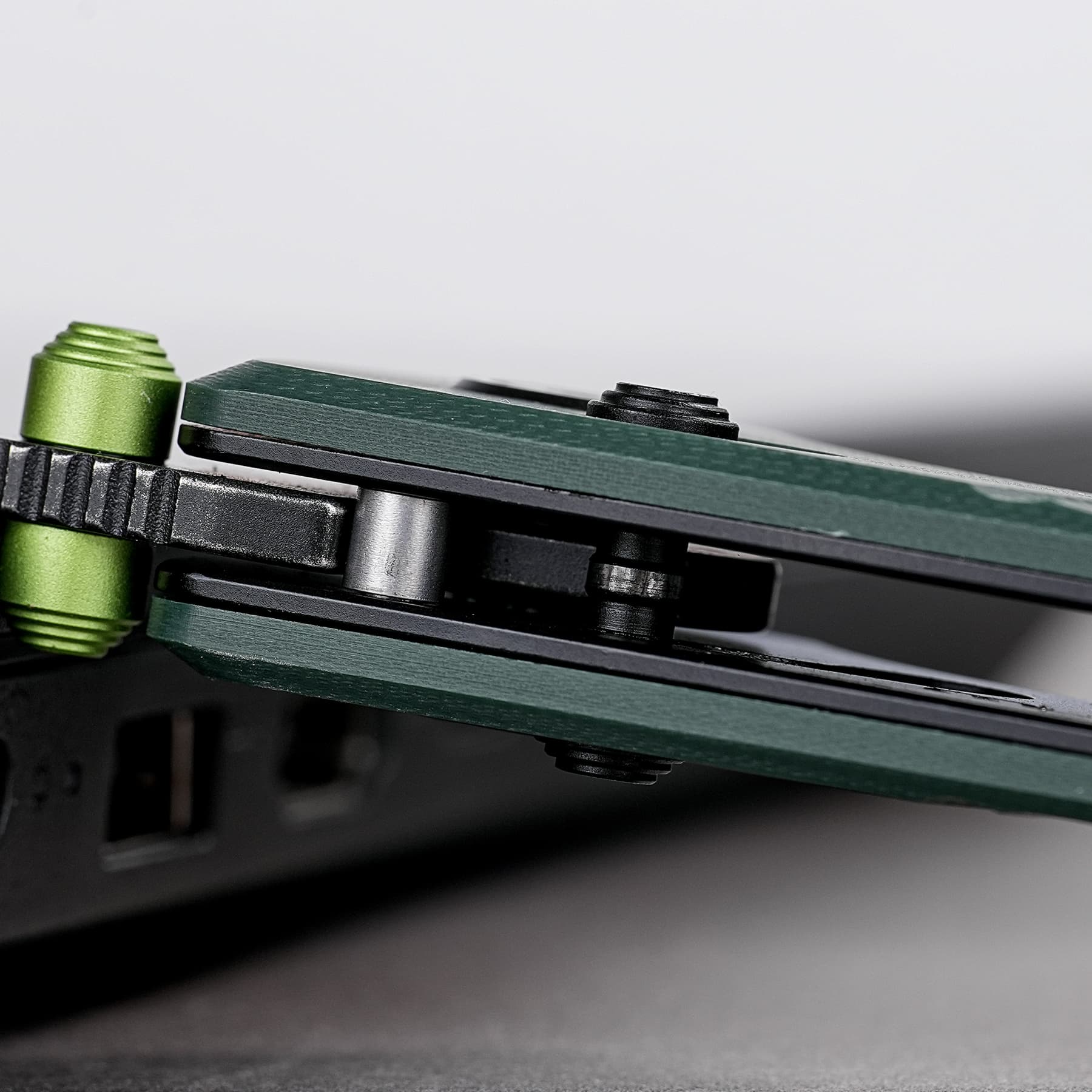 Coming Soon - Raccoon 2.0 - Crossbar Lock (3.17" Nitro-V Blade & G10 Handle) - A4902