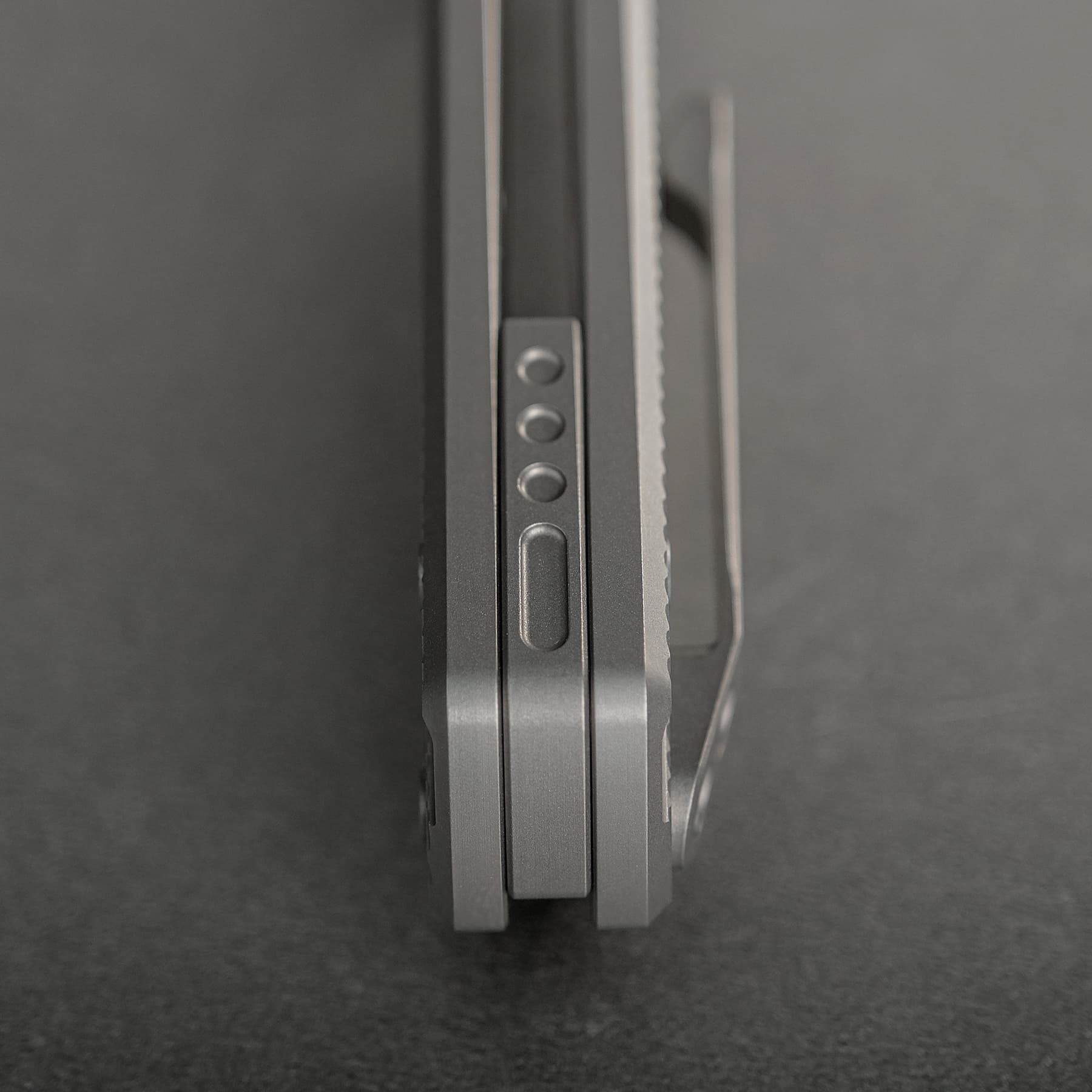 Raccoon® V -Vanchor Lock® (3.22" M390 Blade & Titanium Handle) - A4003