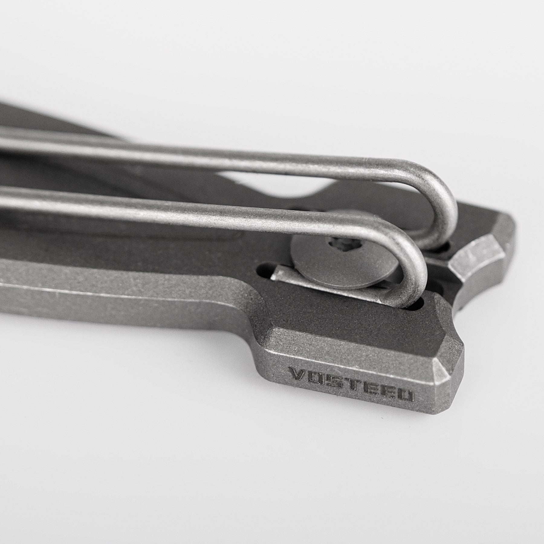 Vosteed Shark Bomb Prybar-X0119 detail: Pocket clip and Vosteed logo