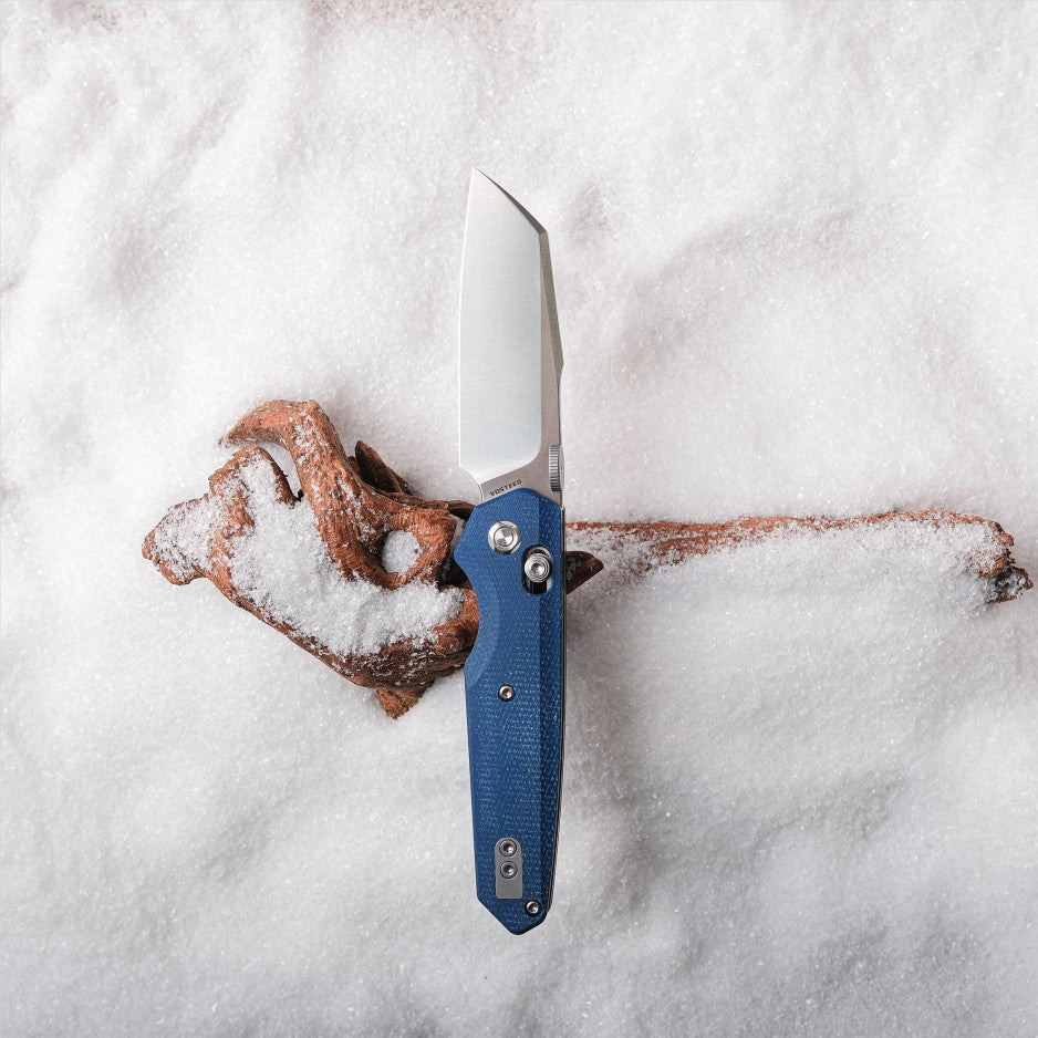 Vosteed Talarurus knife with blue Micarta handle on snow