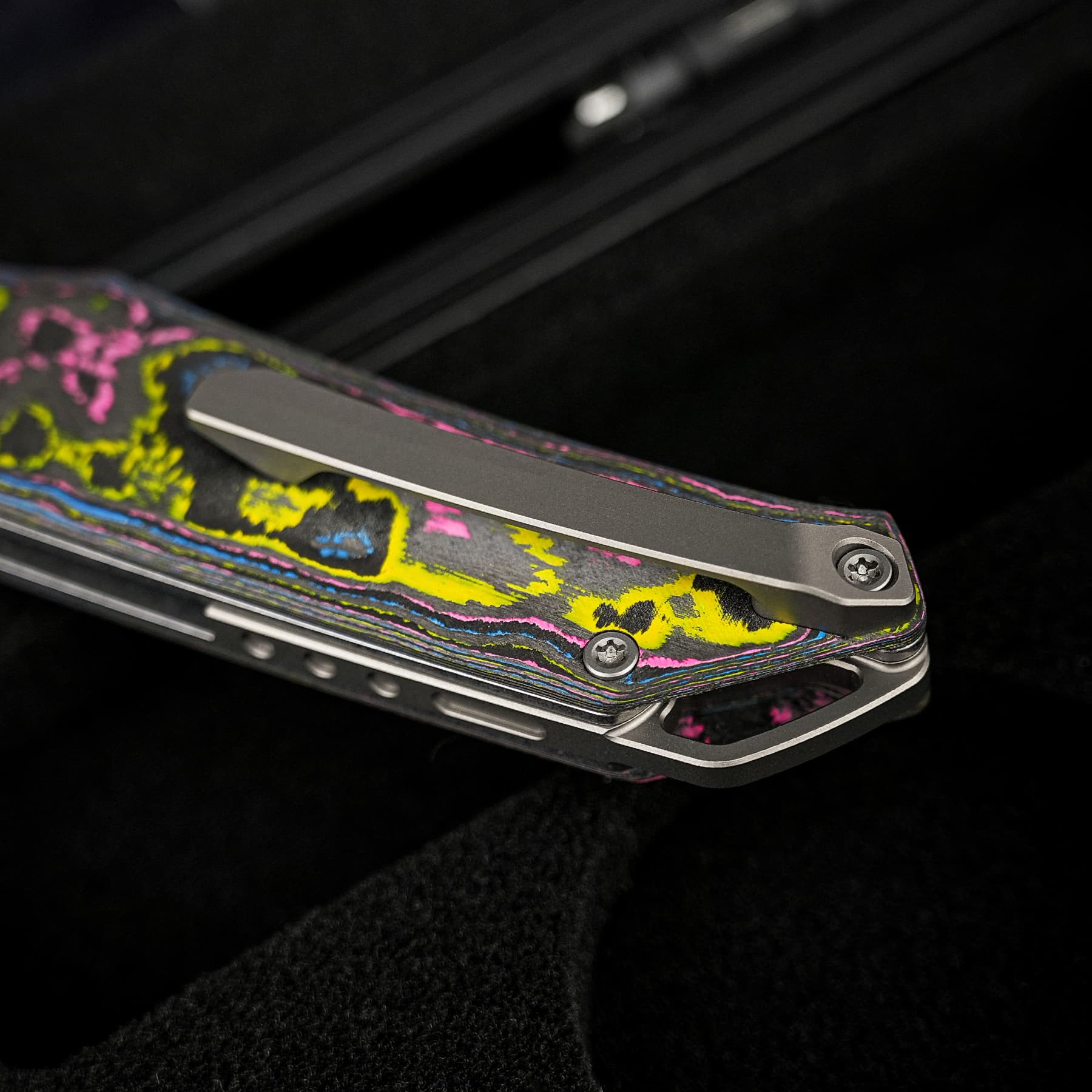 Coming Soon - Thunderbird V- Vanchor Lock® (3.46" M390 Blade & CamoCarbon Handle) - A0322