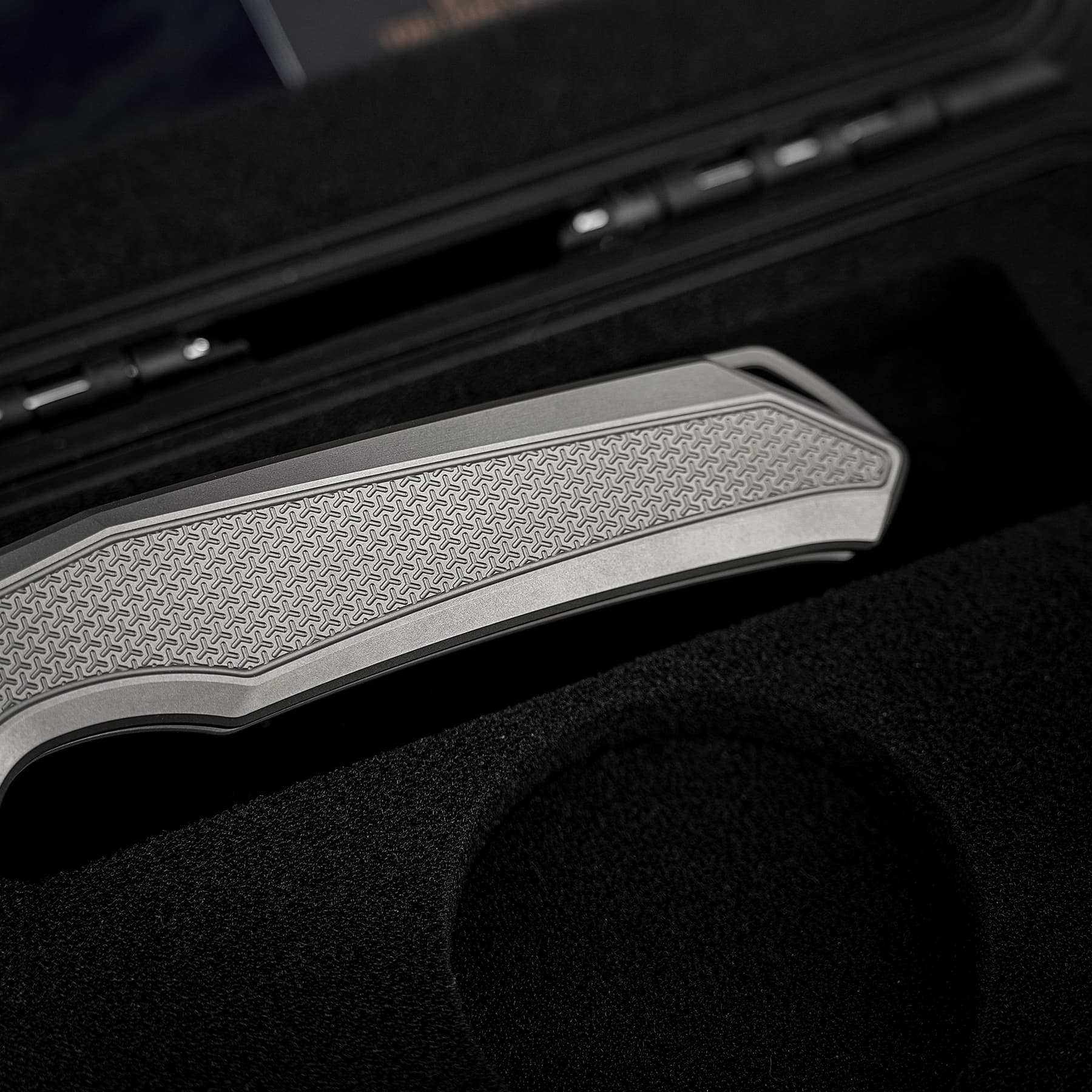 Coming Soon - Thunderbird V- Vanchor Lock® (3.46" M390 Blade & Titanium Handle) - A0324
