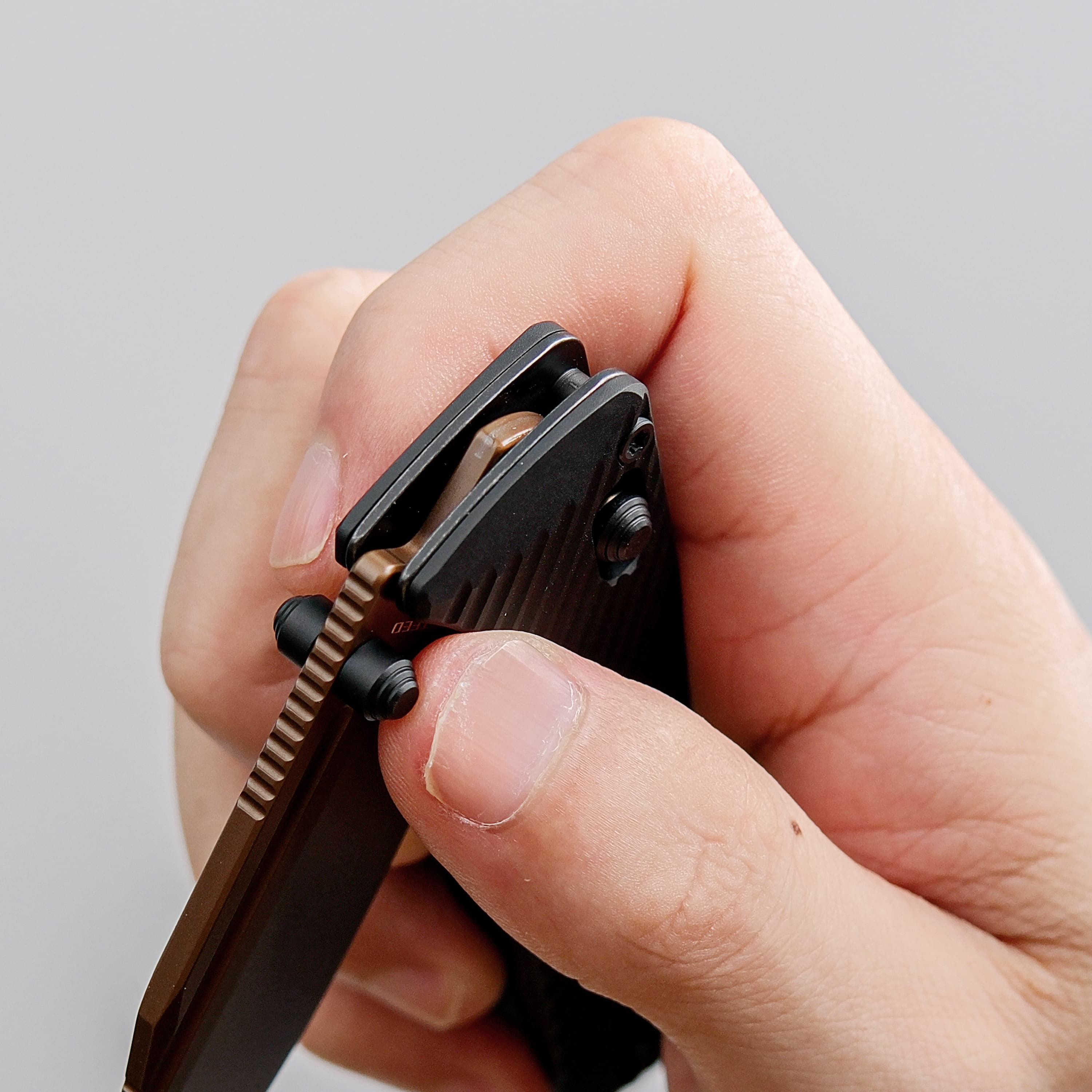 Coming Soon - Vombat - Crossbar Lock (2.92" M390 Blade & Aluminum Handle) - A4106