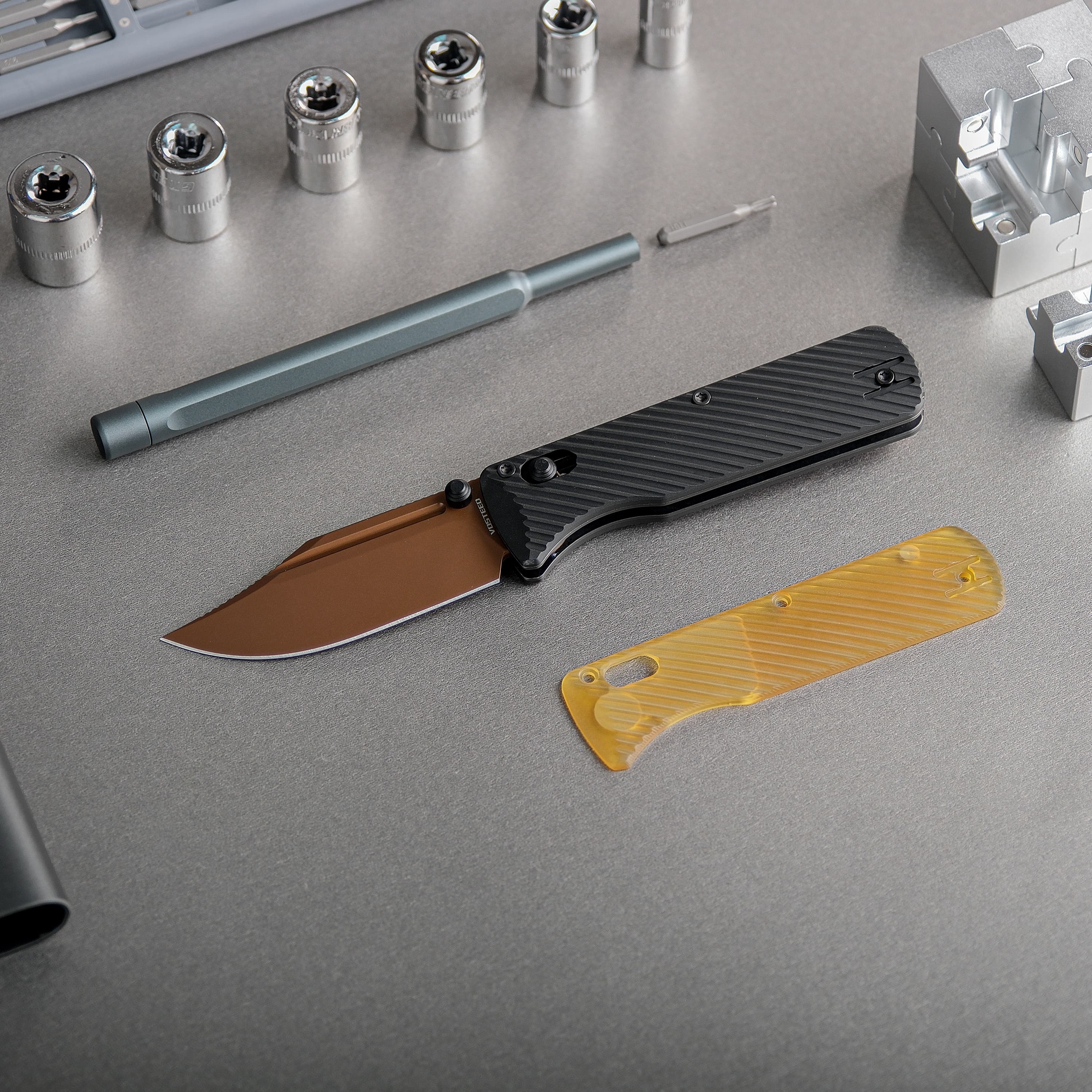 Coming Soon - Vombat - Crossbar Lock (2.92" M390 Blade & Aluminum Handle) - A4106