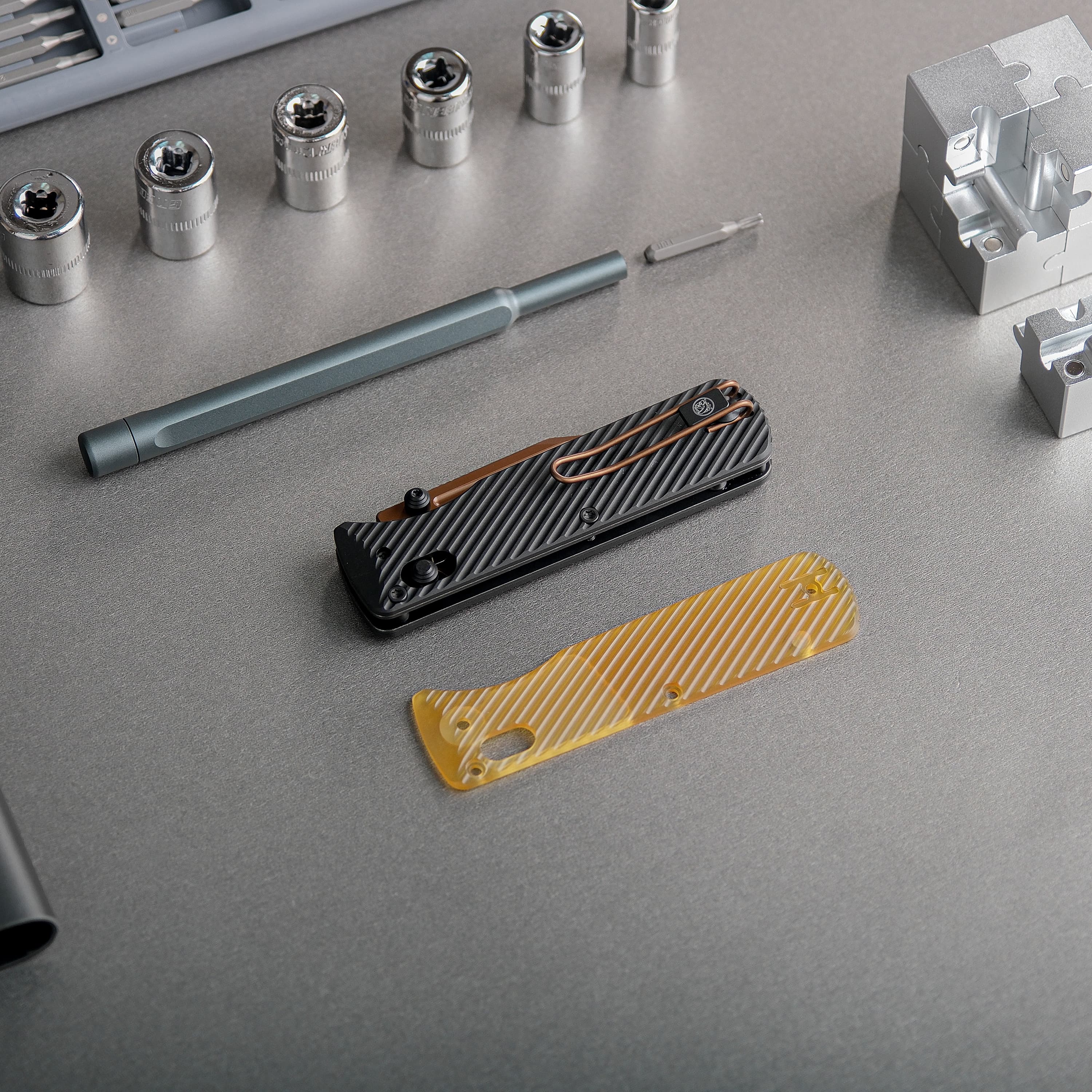 Coming Soon - Vombat - Crossbar Lock (2.92" M390 Blade & Aluminum Handle) - A4106