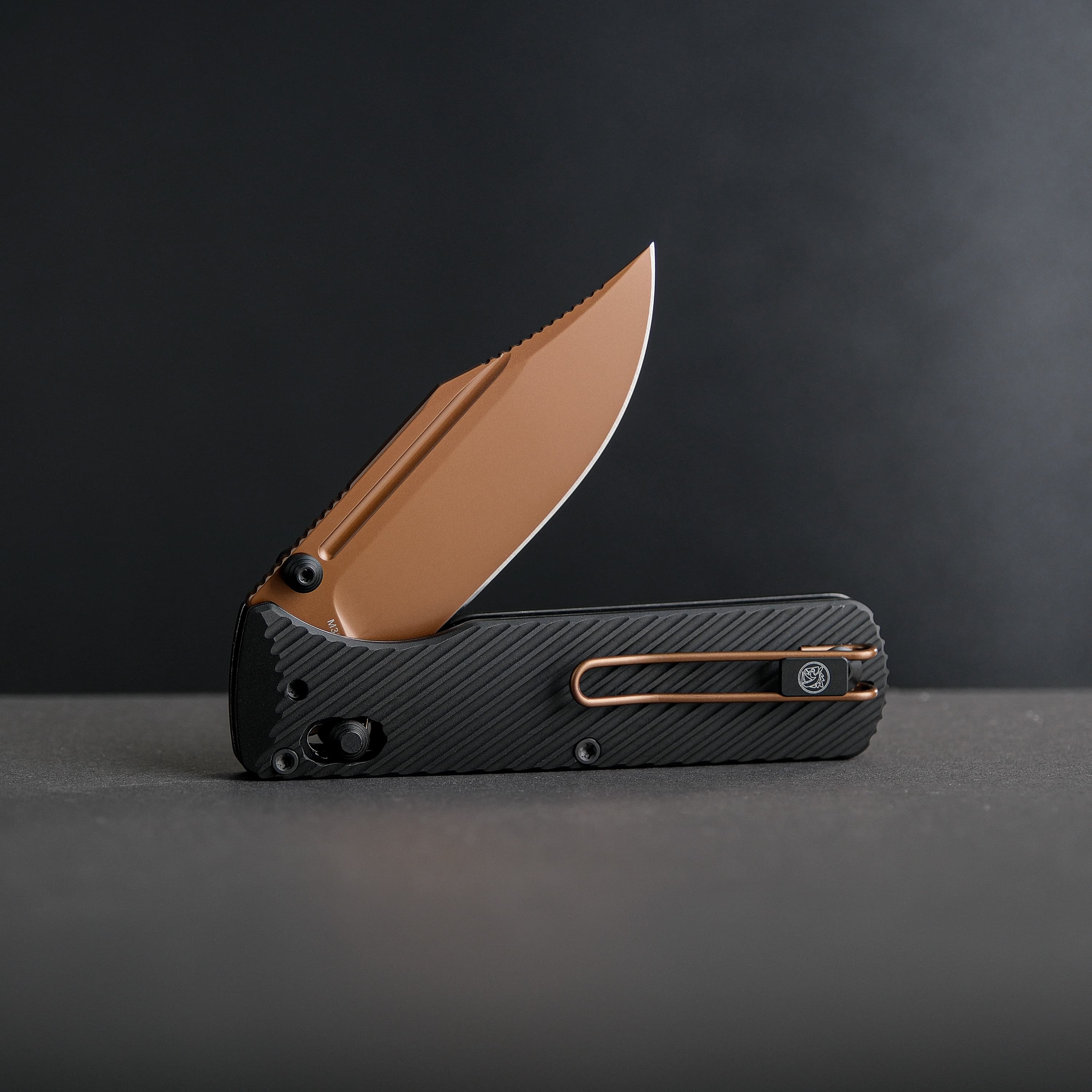 Coming Soon - Vombat - Crossbar Lock (2.92" M390 Blade & Aluminum Handle) - A4106