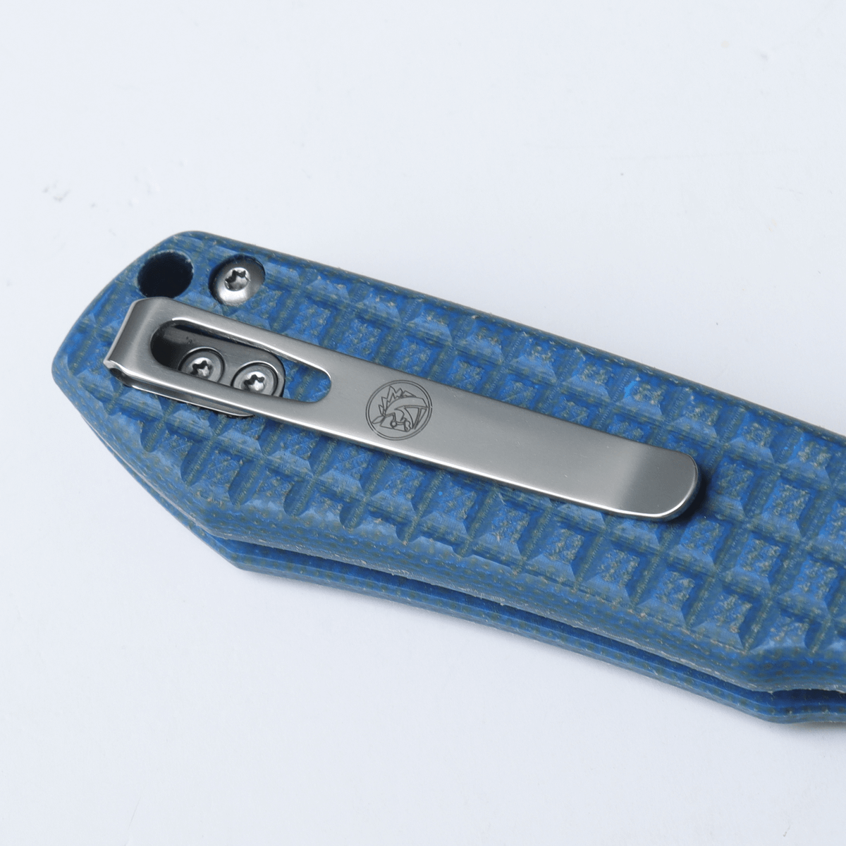 Vosteed Raccoon knife pocket clip with blue micarta handle