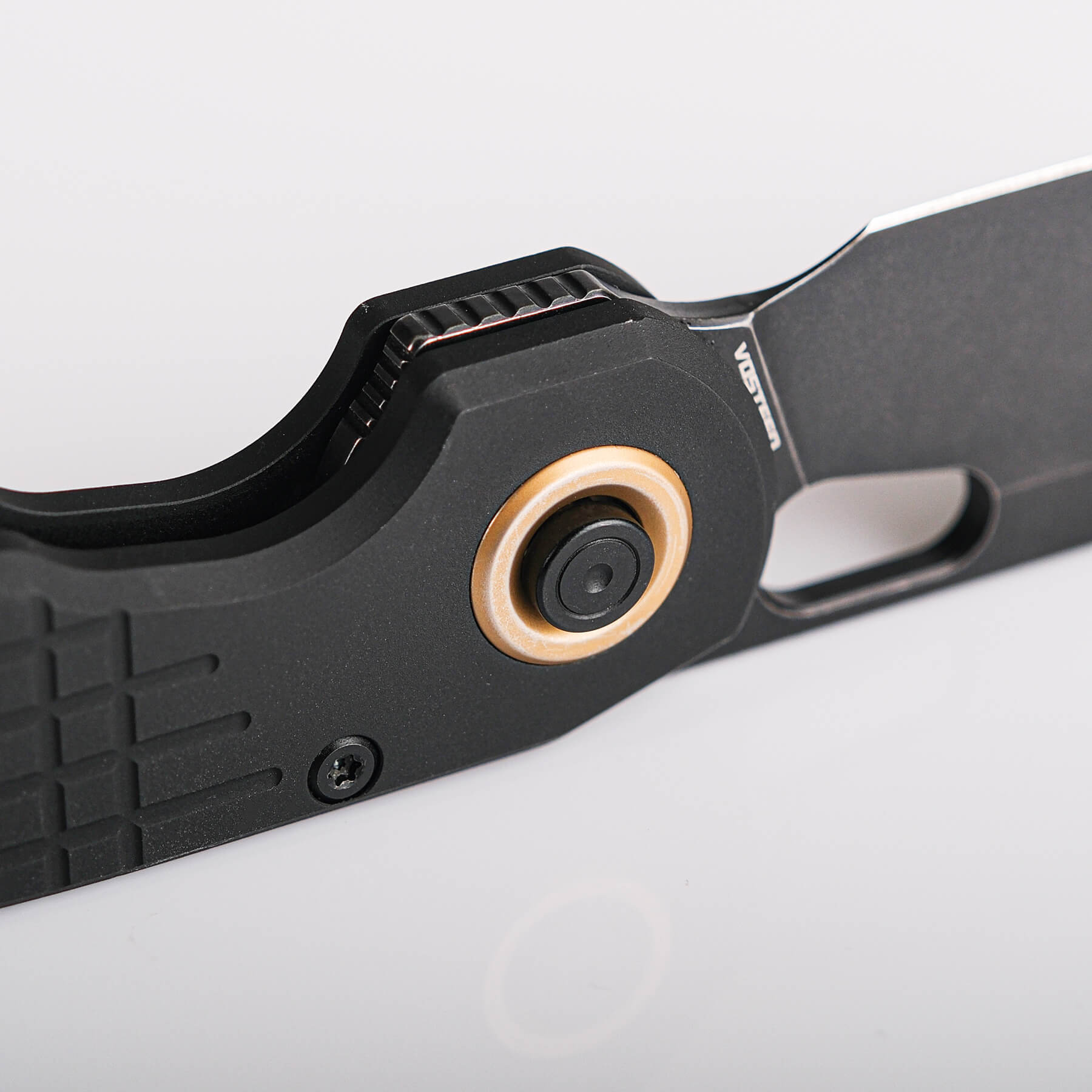 Vosteed Ankylo Knife Detail - Pivot & Button Design