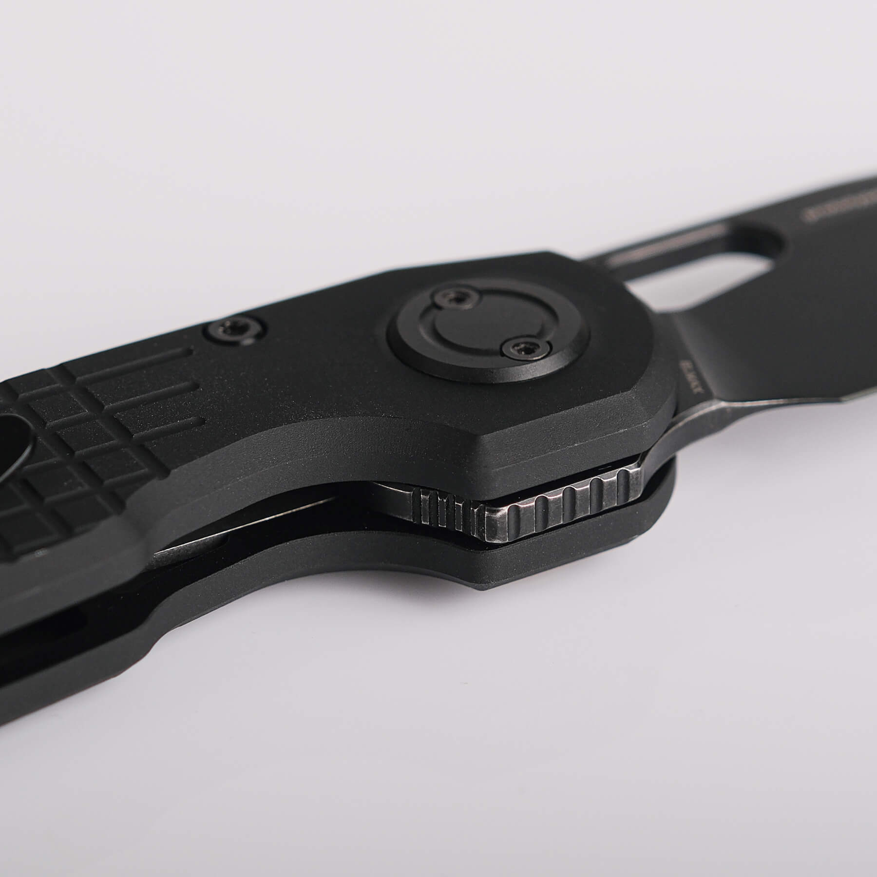 Vosteed Ankylo knife detail - Vanchor lock and pivot