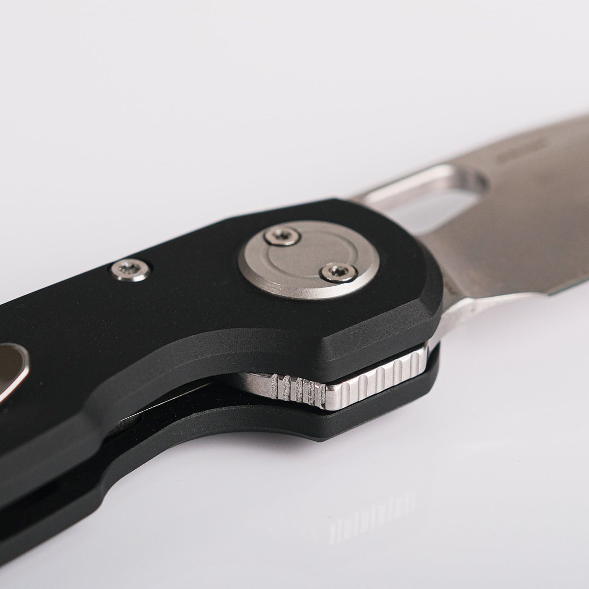 Vosteed Ankylo knife, Vanchor lock mechanism detail