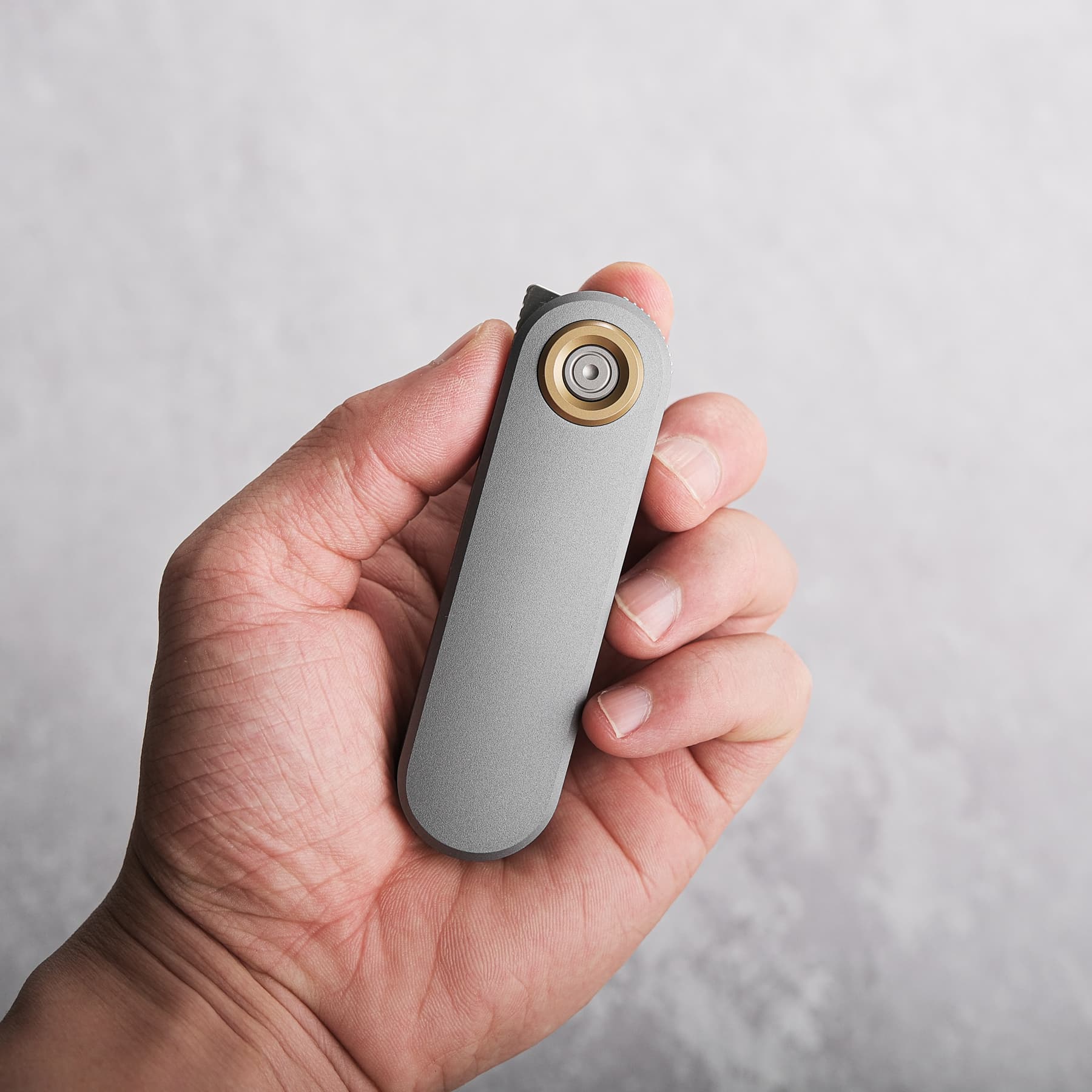 Vosteed Corgi V knife in hand, front flipper detail