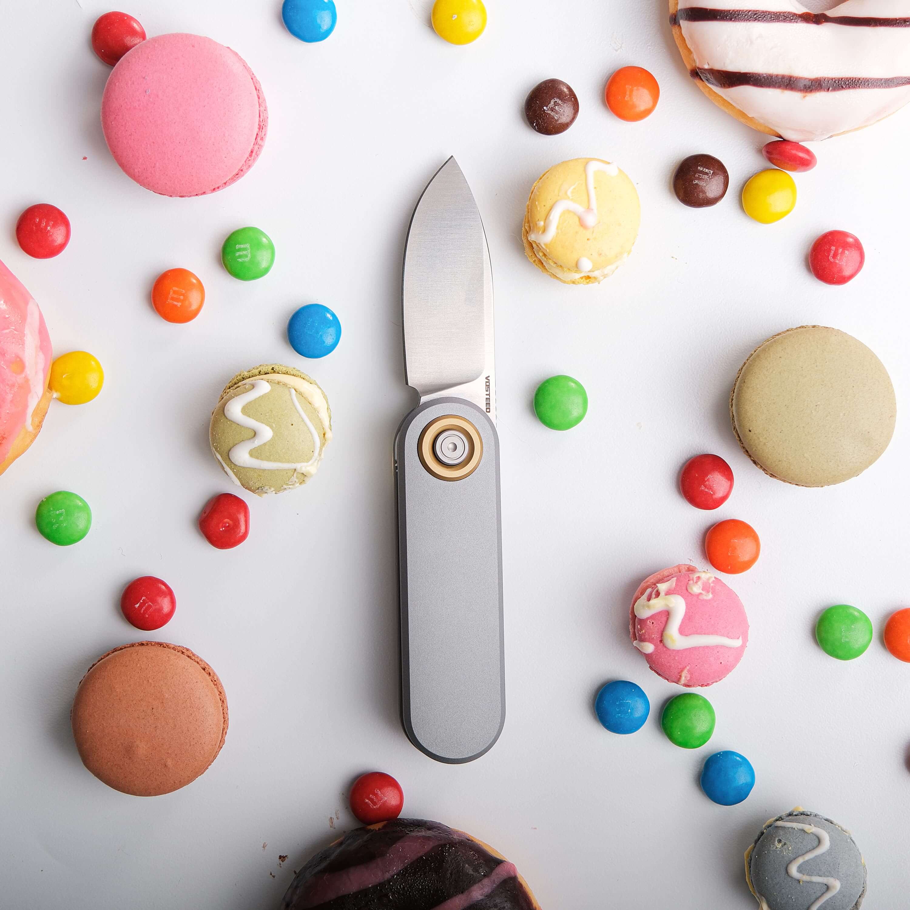 Vosteed Corgi V knife with sweets, EDC lifestyle