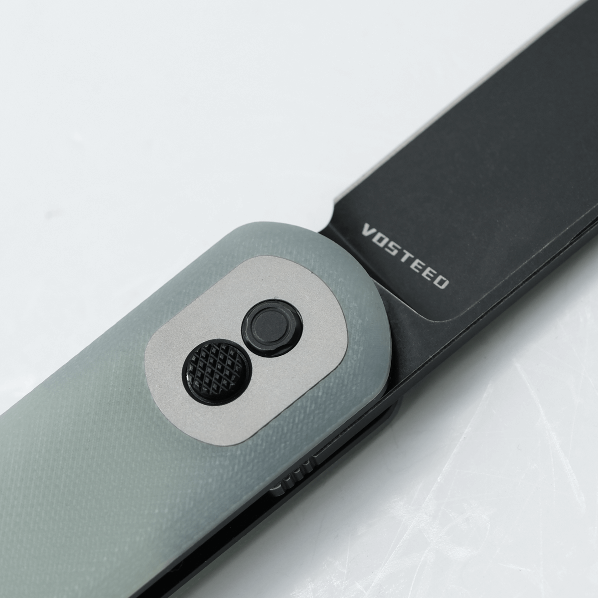 Vosteed Corgi knife detail: Trek Lock and blade