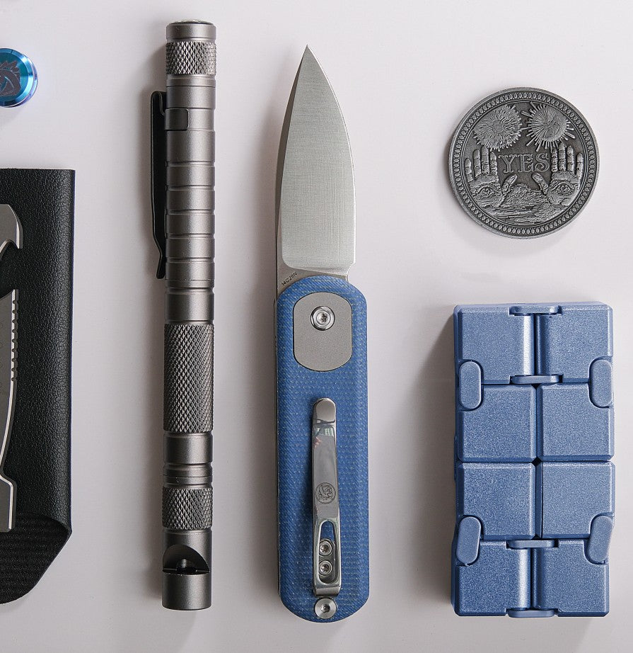 EDC setup: Corgi Pup knife, tactical pen, coin, fidget toy