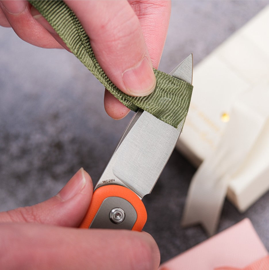 Vosteed Corgi Pup knife cutting ribbon, 14C28N blade
