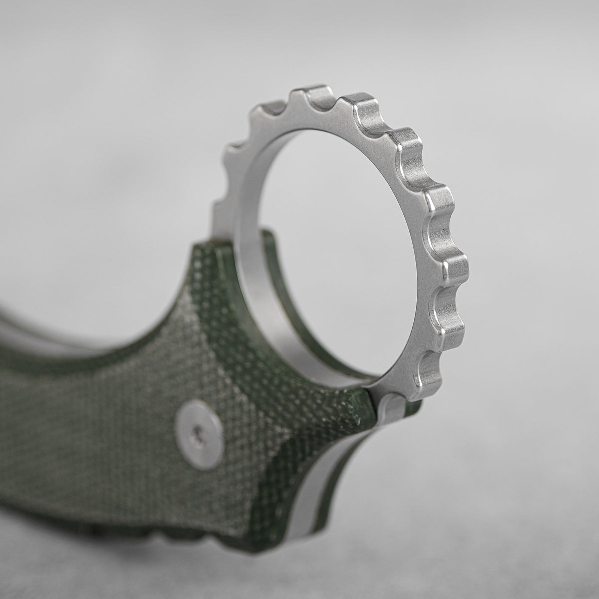 Vosteed Dirty Girl Karambit finger ring detail