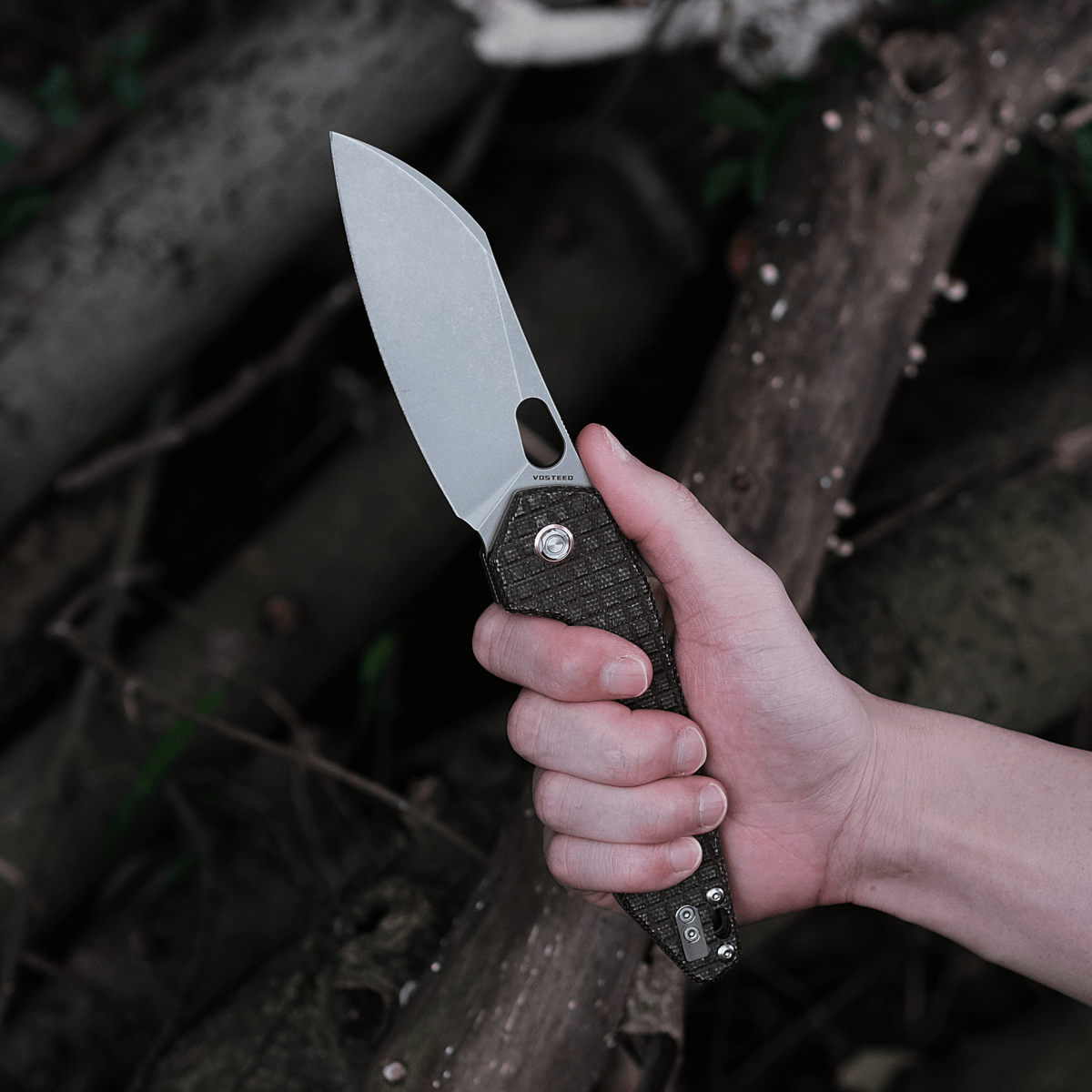 Vosteed Gator knife in hand, Micarta handle, 14C28N blade