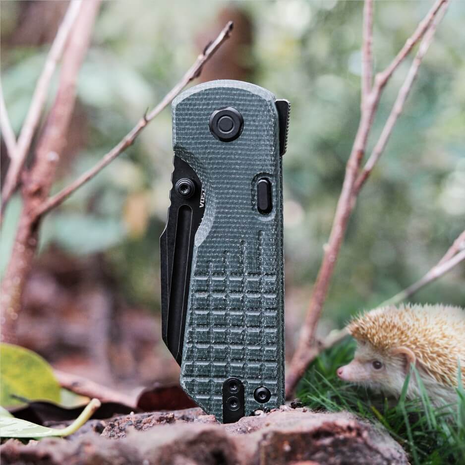 Vosteed Hedgehog knife with green Micarta handle and hedgehog in the background