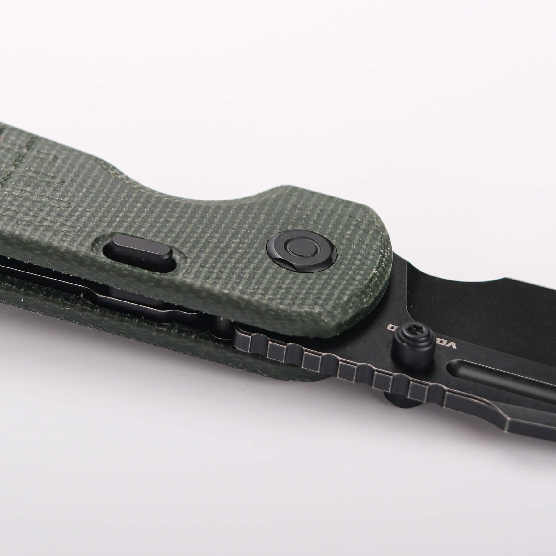 Vosteed Hedgehog knife, Top Liner Lock and Button Detail