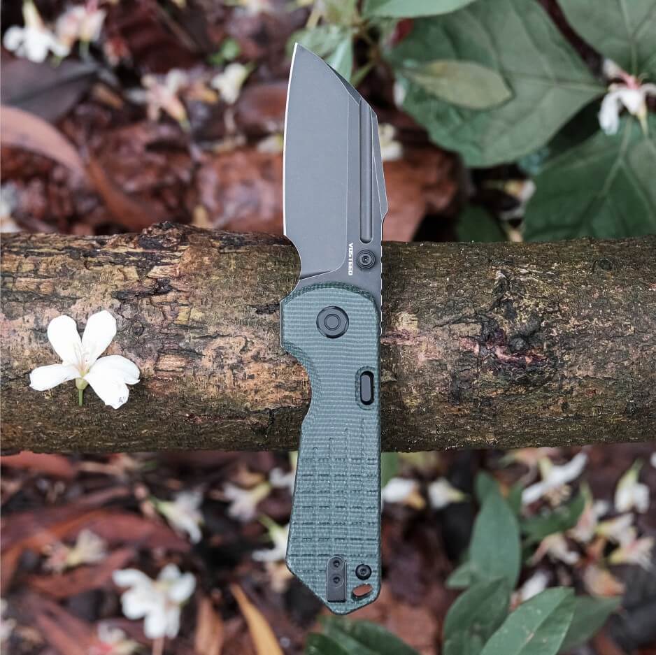 Vosteed Hedgehog knife on log, green Micarta handle