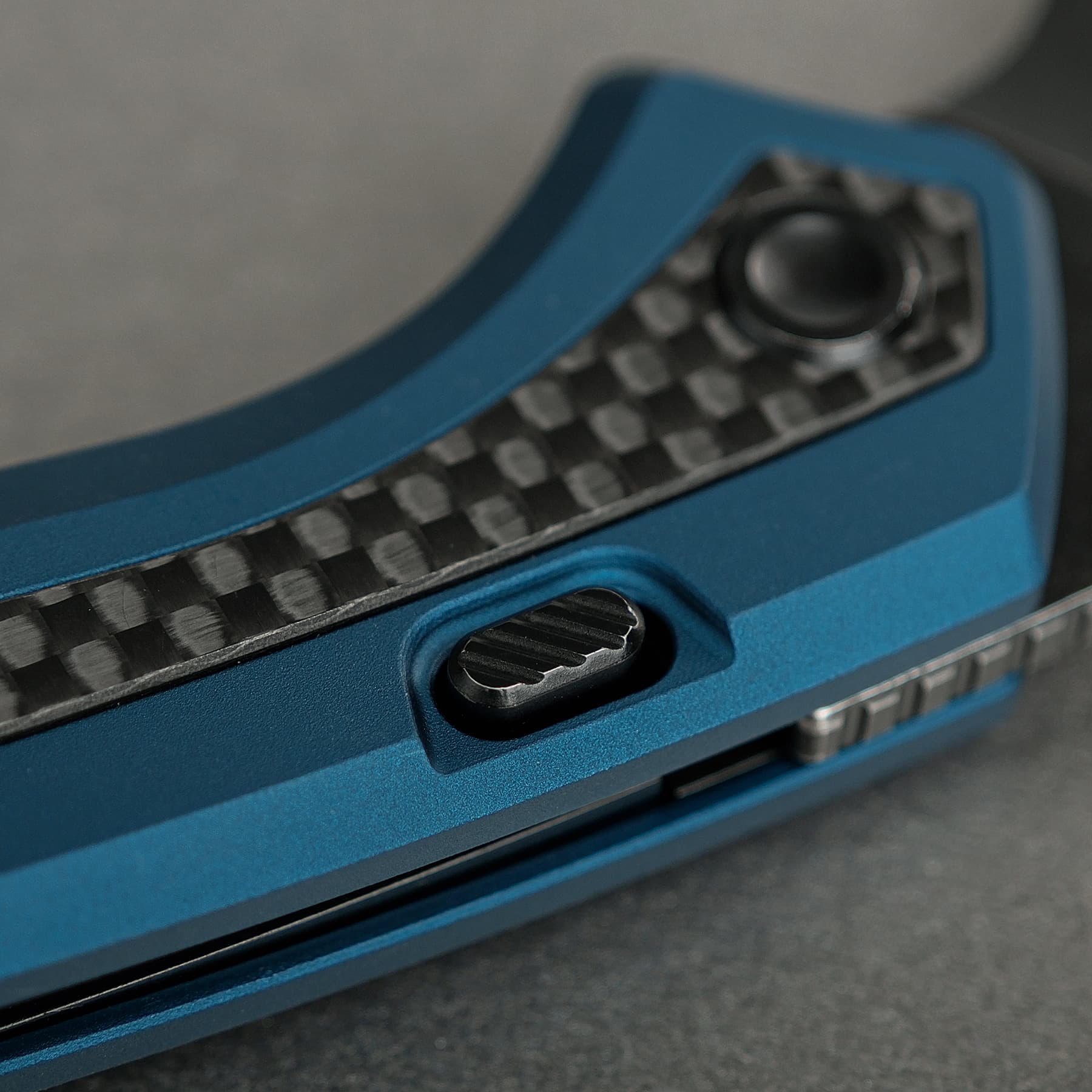 Kroc -Top Liner Lock (2.99" S35VN Blade & Aluminum & Carbon Fiber Handle) - A1804