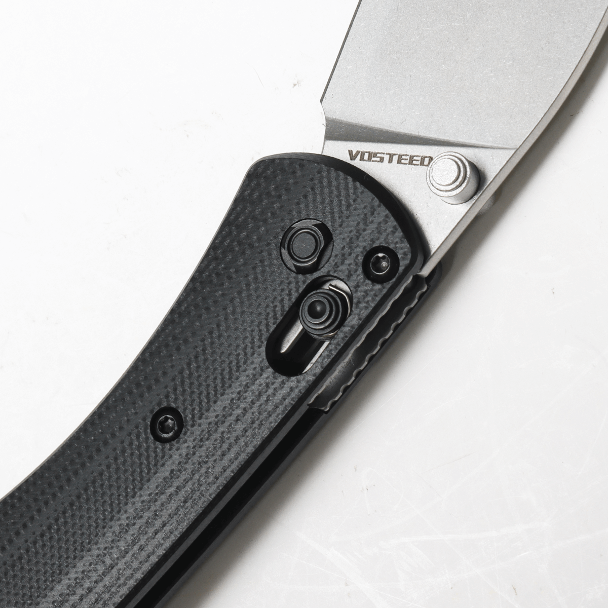 Vosteed Mini Nightshade knife detail - Crossbar lock, G10 handle