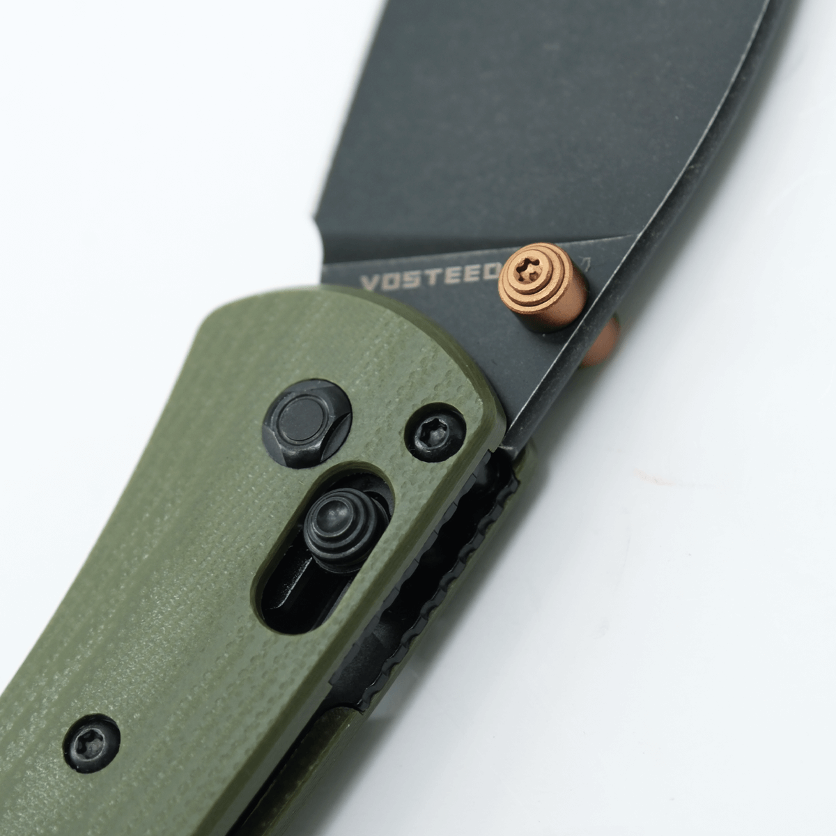 Vosteed Mini Nightshade knife detail - blade, thumb stud and crossbar lock