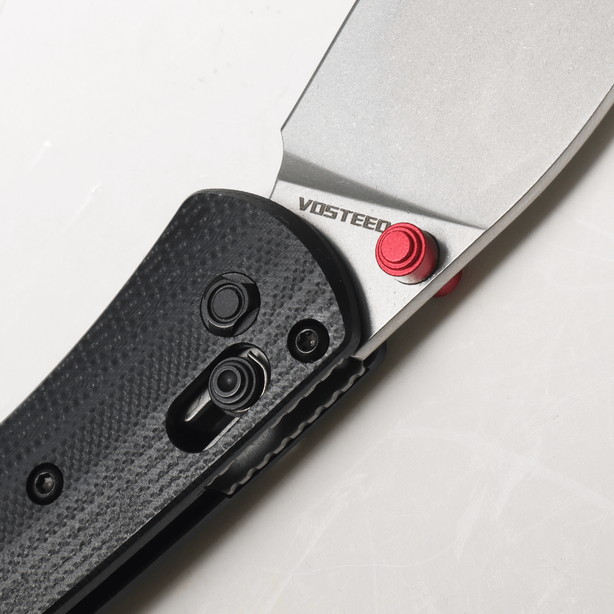 Vosteed Mini Nightshade knife detail: red thumb stud and text
