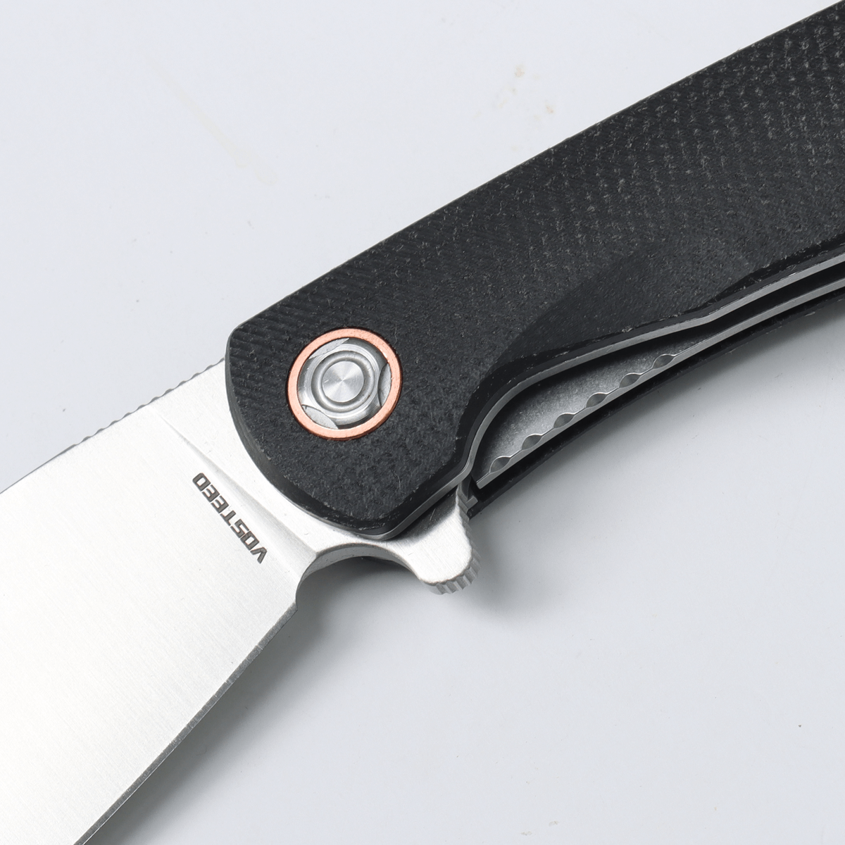 Vosteed Nightshade LT knife detail: blade and handle