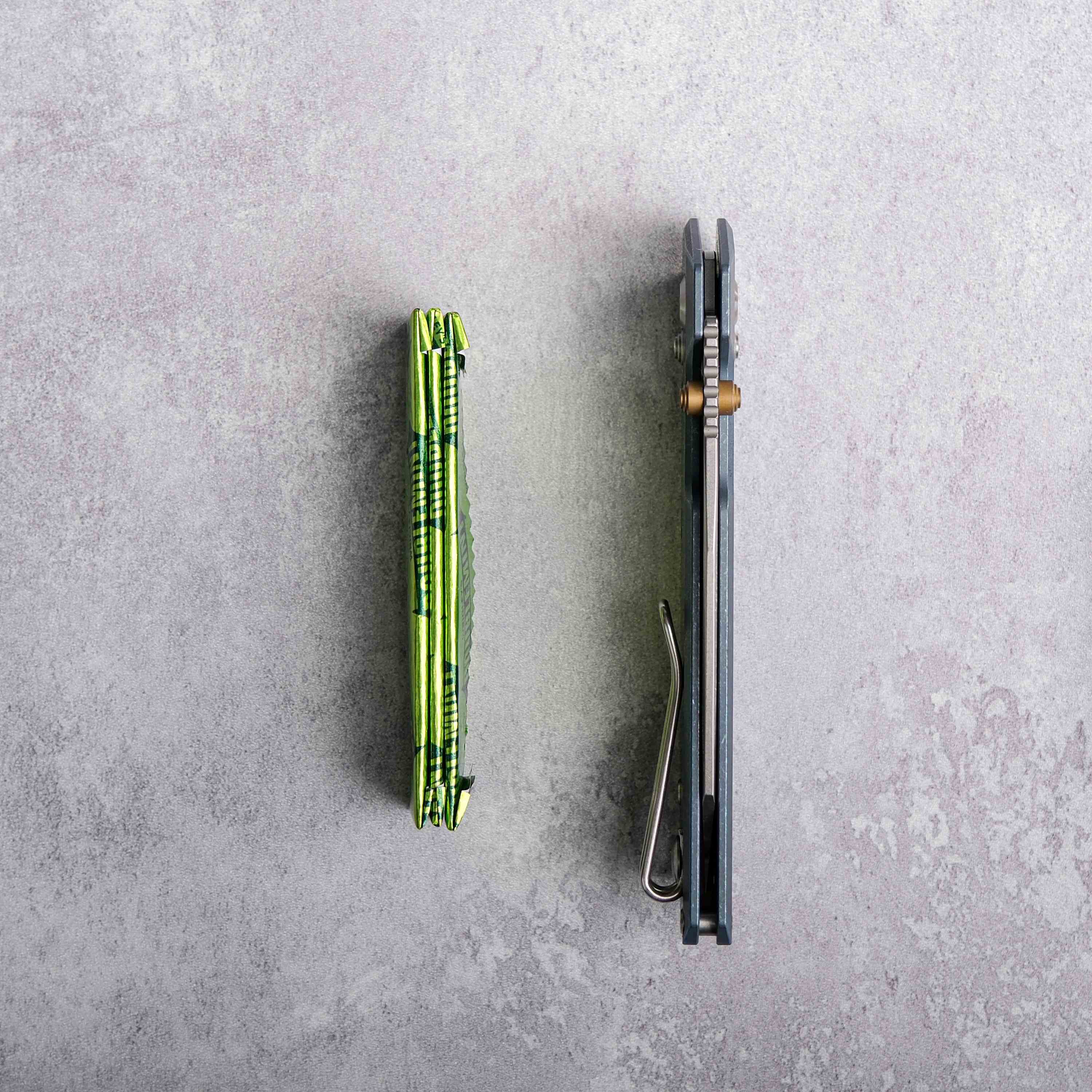 Vosteed Parallel Knife, side-by-side comparison: closed vs open