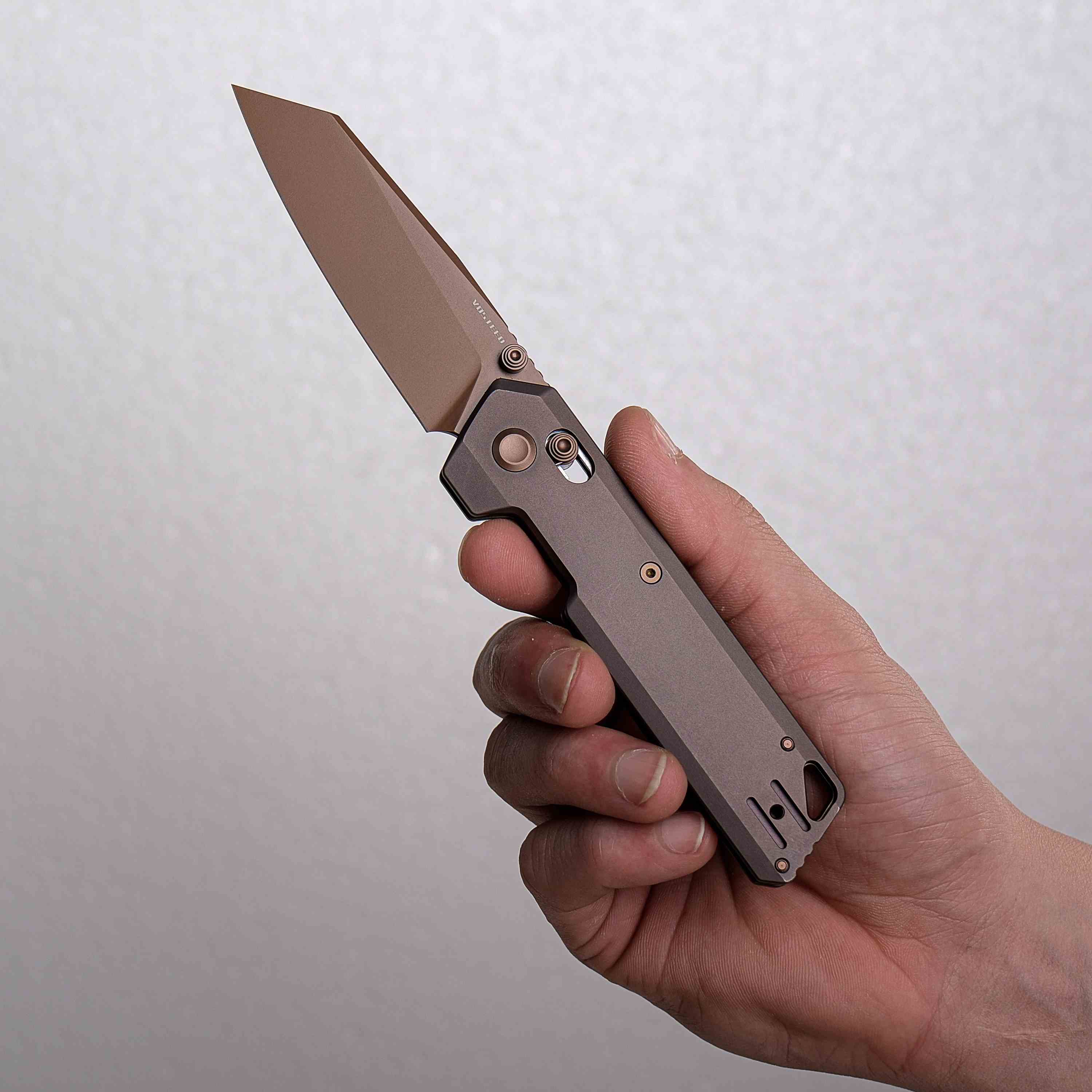 Vosteed Parallel knife in hand, S35VN blade, Titanium handle