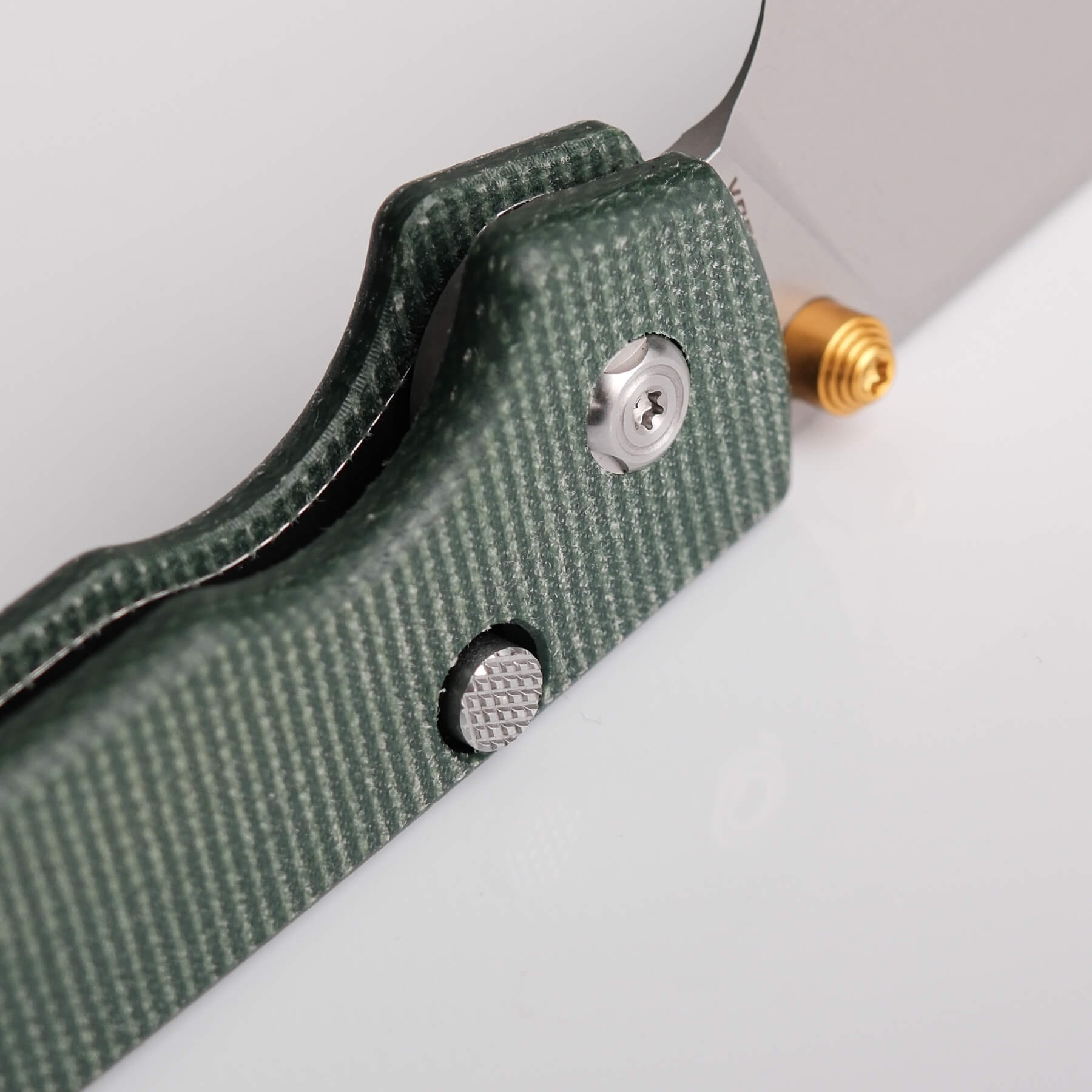 Vosteed Raccoon knife close-up: Micarta handle and blade detail