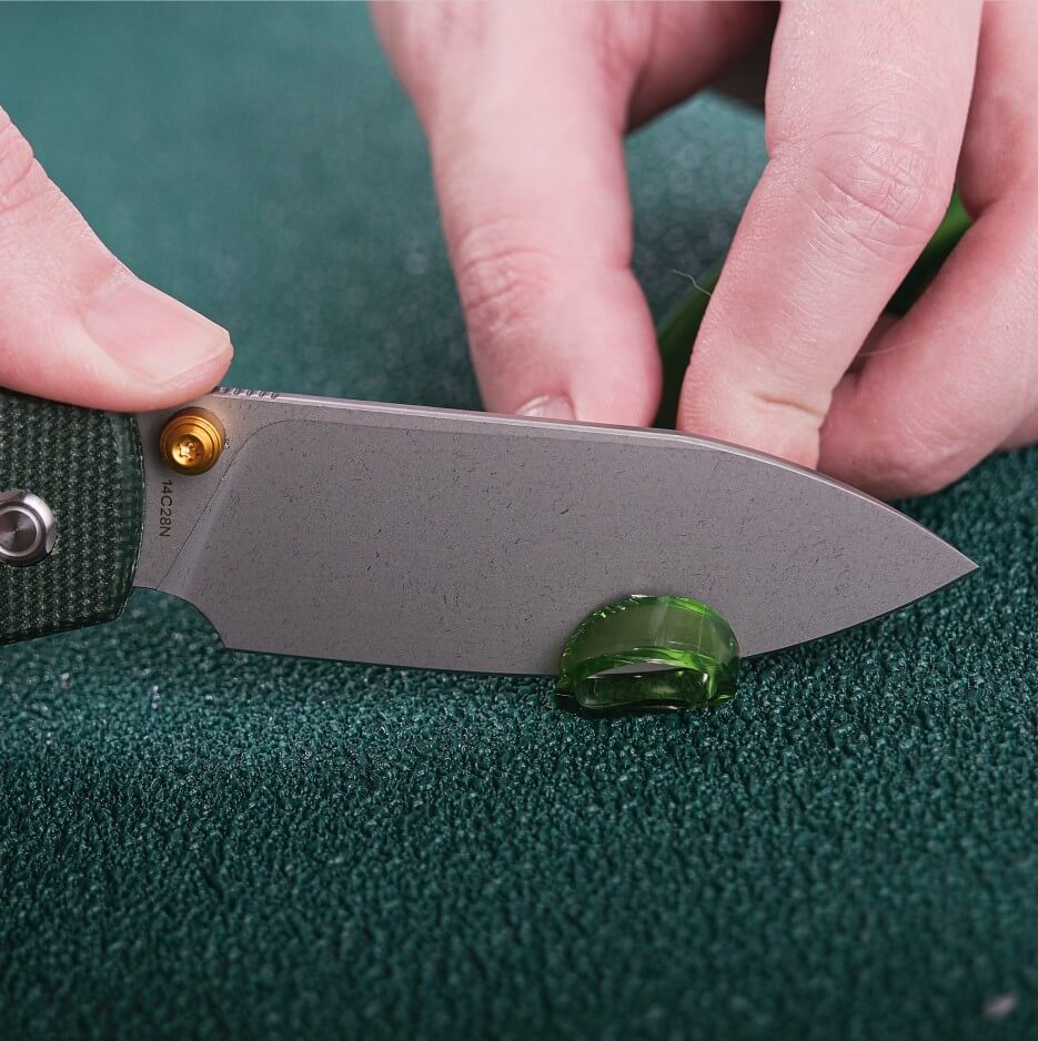 Vosteed Raccoon knife blade cutting green material