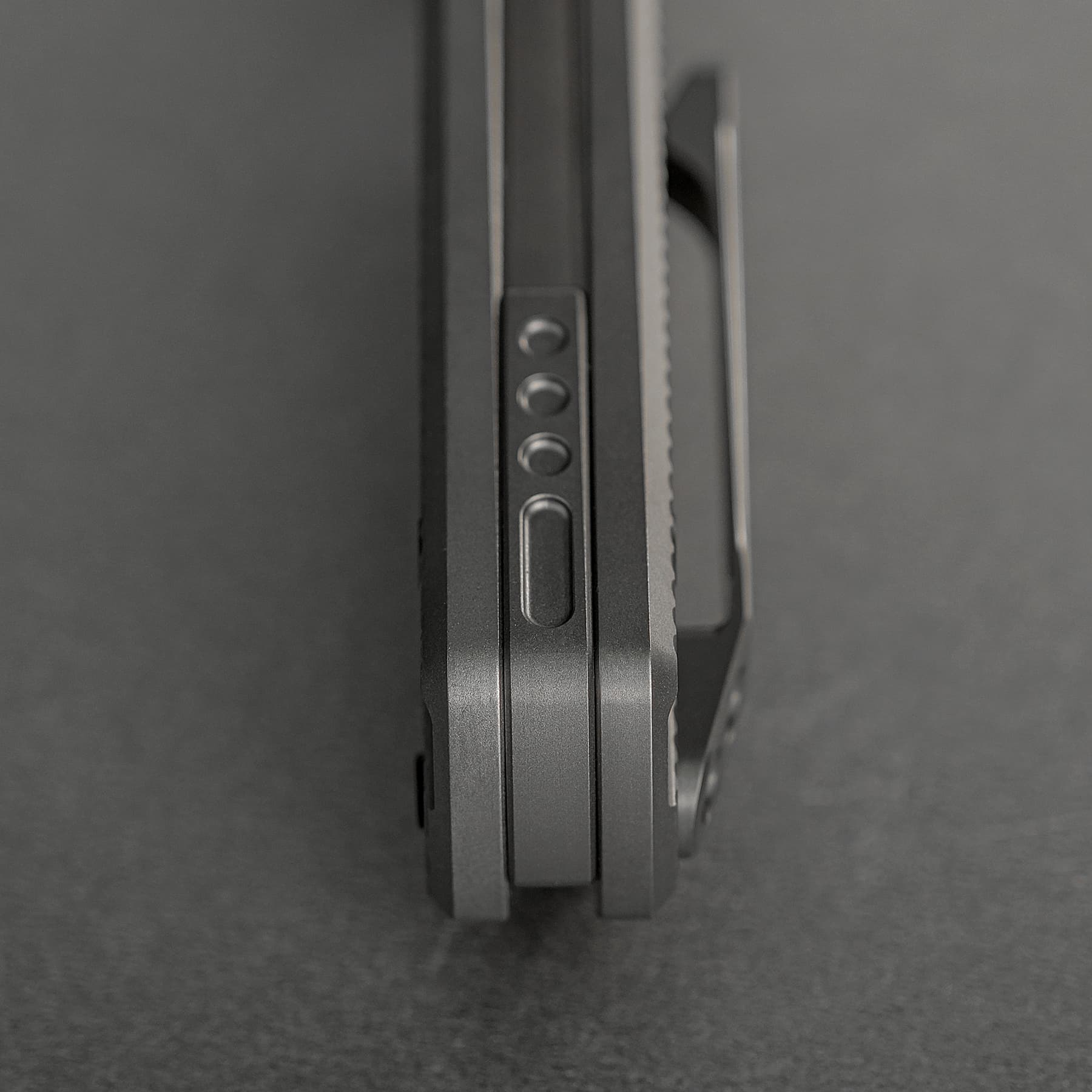Raccoon® V -Vanchor Lock® (3.22" M390 Blade & Titanium Handle) - A4004
