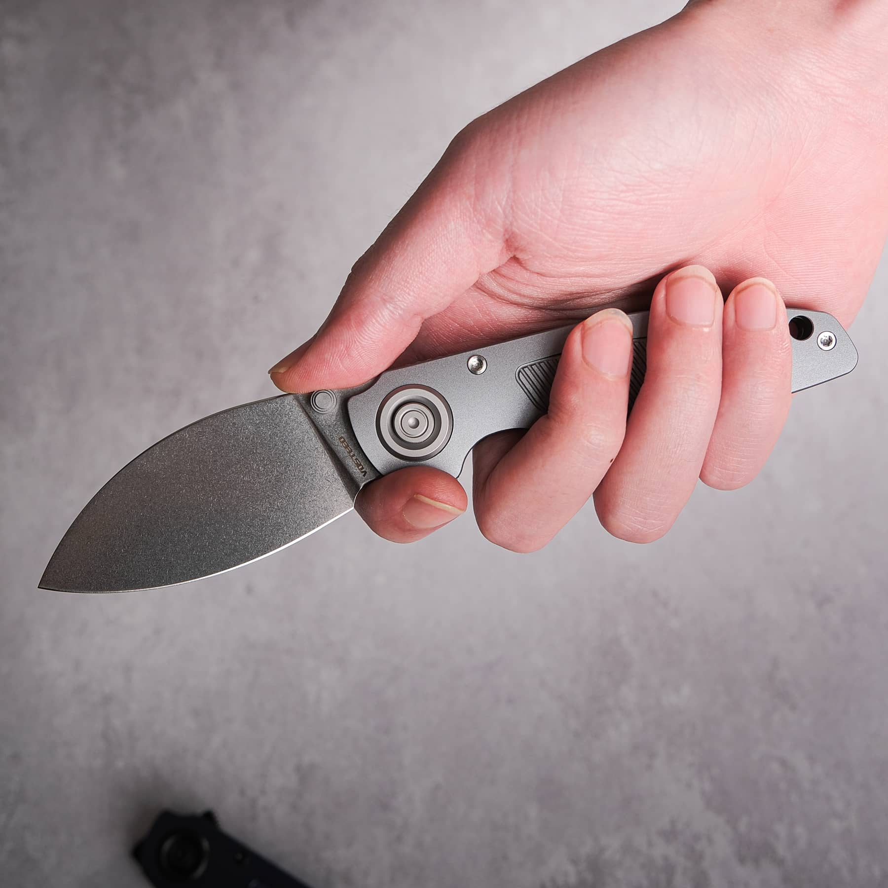 Vosteed Shilin Cutter® knife in hand