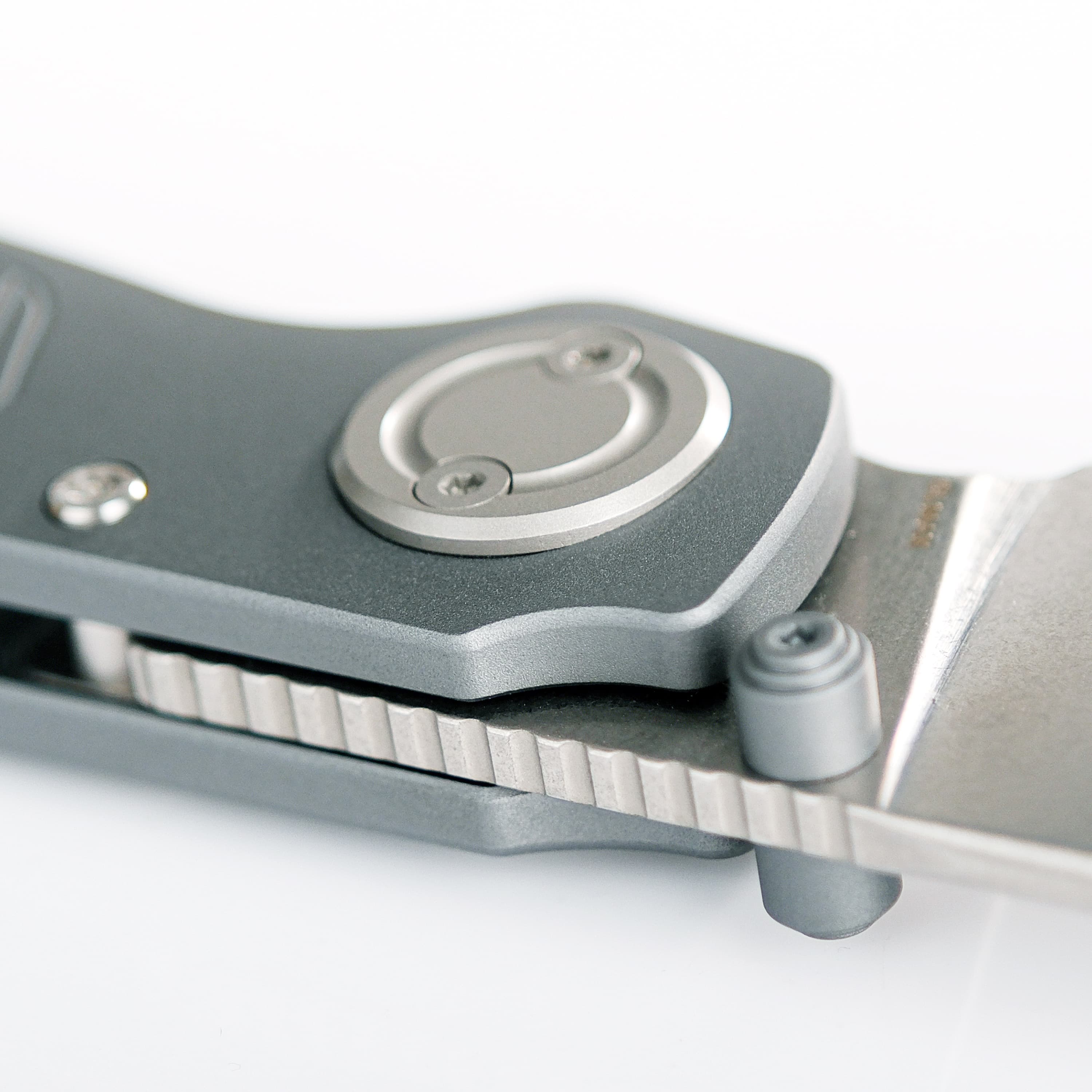 Vosteed Shilin Cutter Vanchor Lock detail - Gray Aluminum