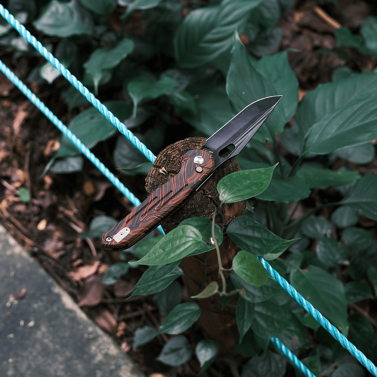 Vosteed Thunderbird Knife, M390 Blade, Red G10 Handle, outdoor shot