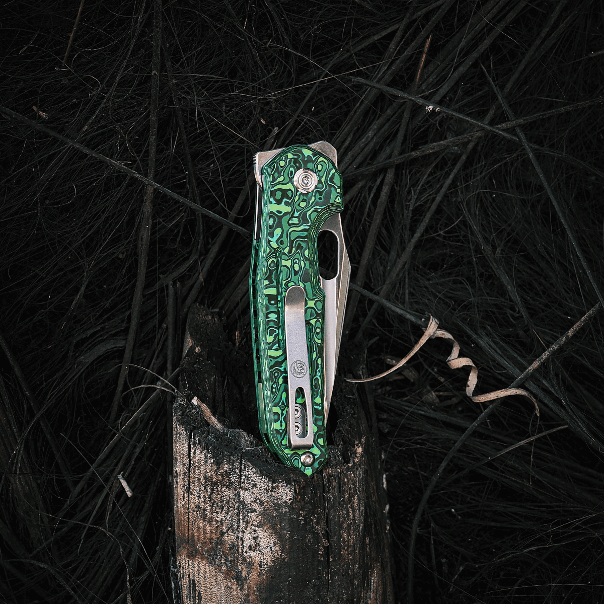 Vosteed Thunderbird knife on wood, cloud carbon fiber