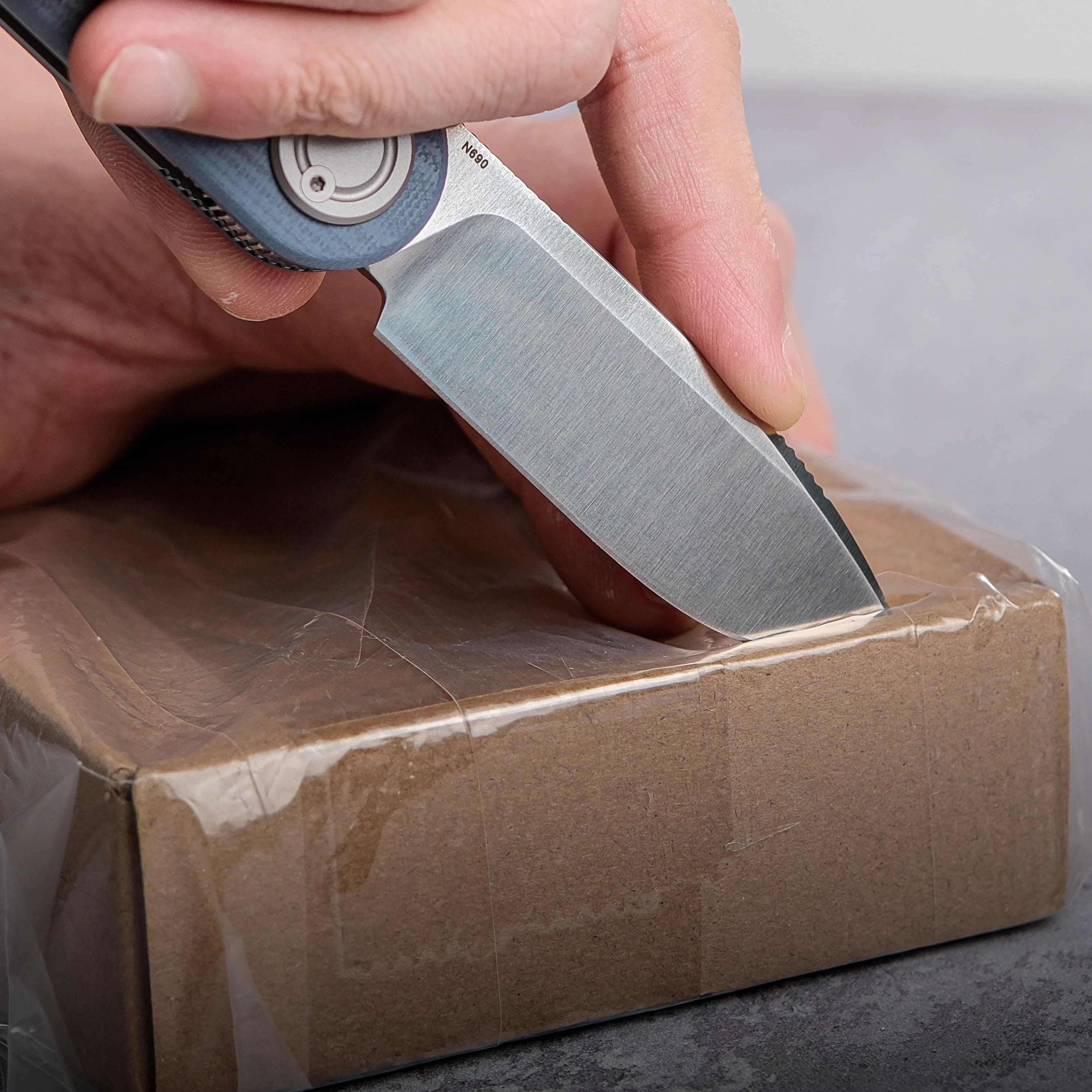 Corgi® V 295 - Vanchor lock® (2.95" N690 Blade & G10 Handle) - A3711