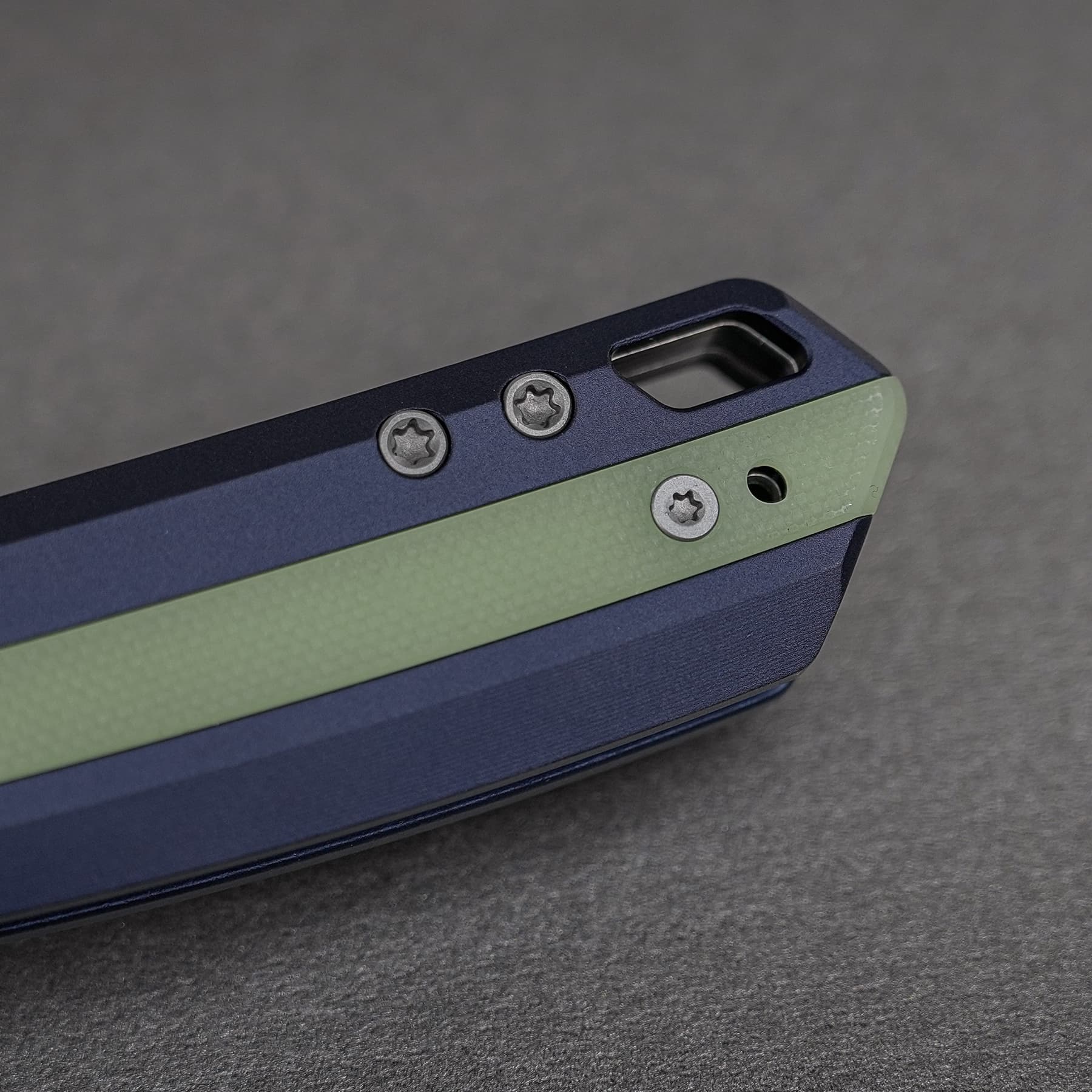 Kroc 329 -Top Liner Lock (3.29" S35VN Blade & Aluminum & Glow-in-the-Dark G10 Handle) - A1814